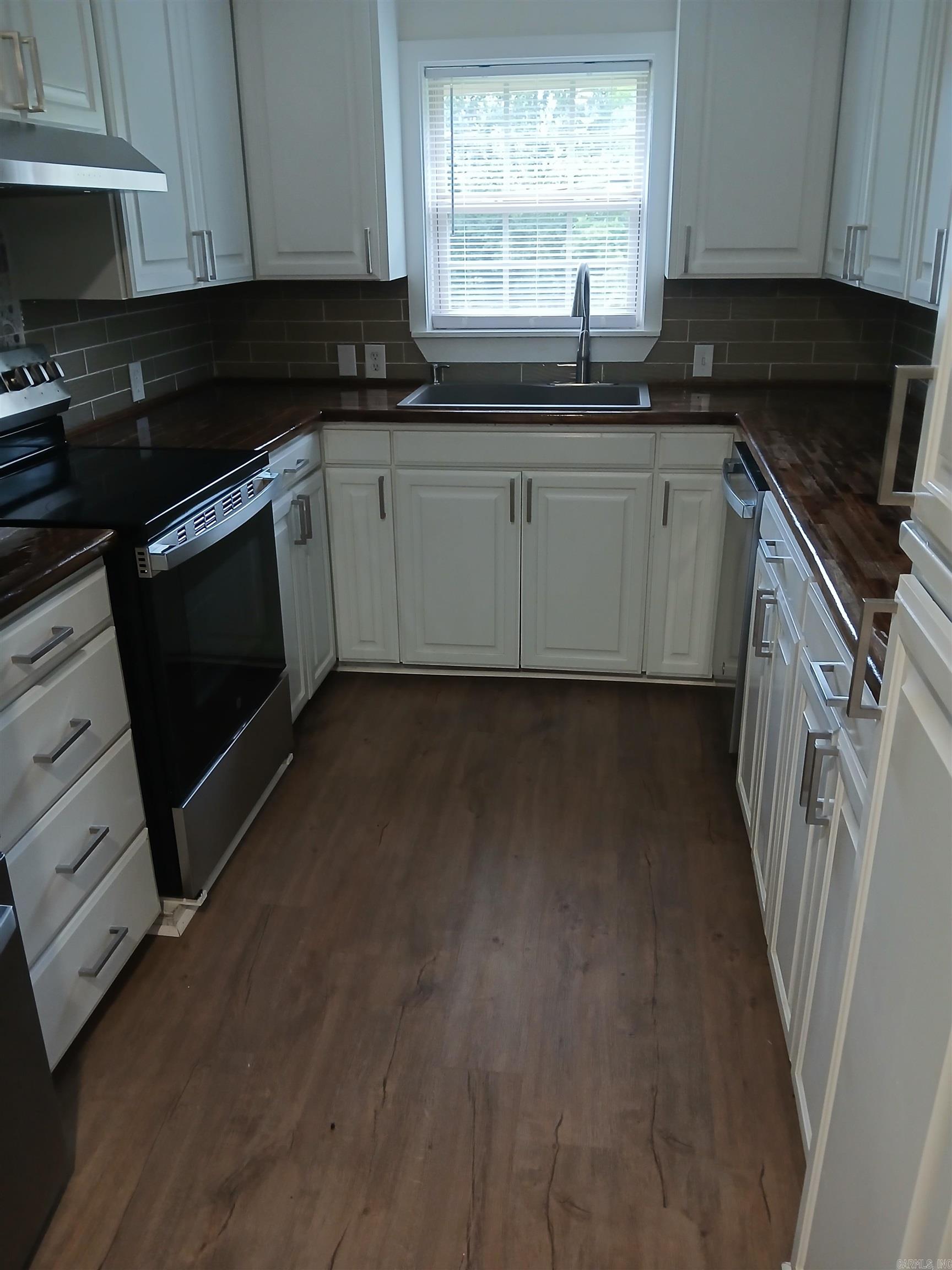 112 Church Ave Property Photo 4