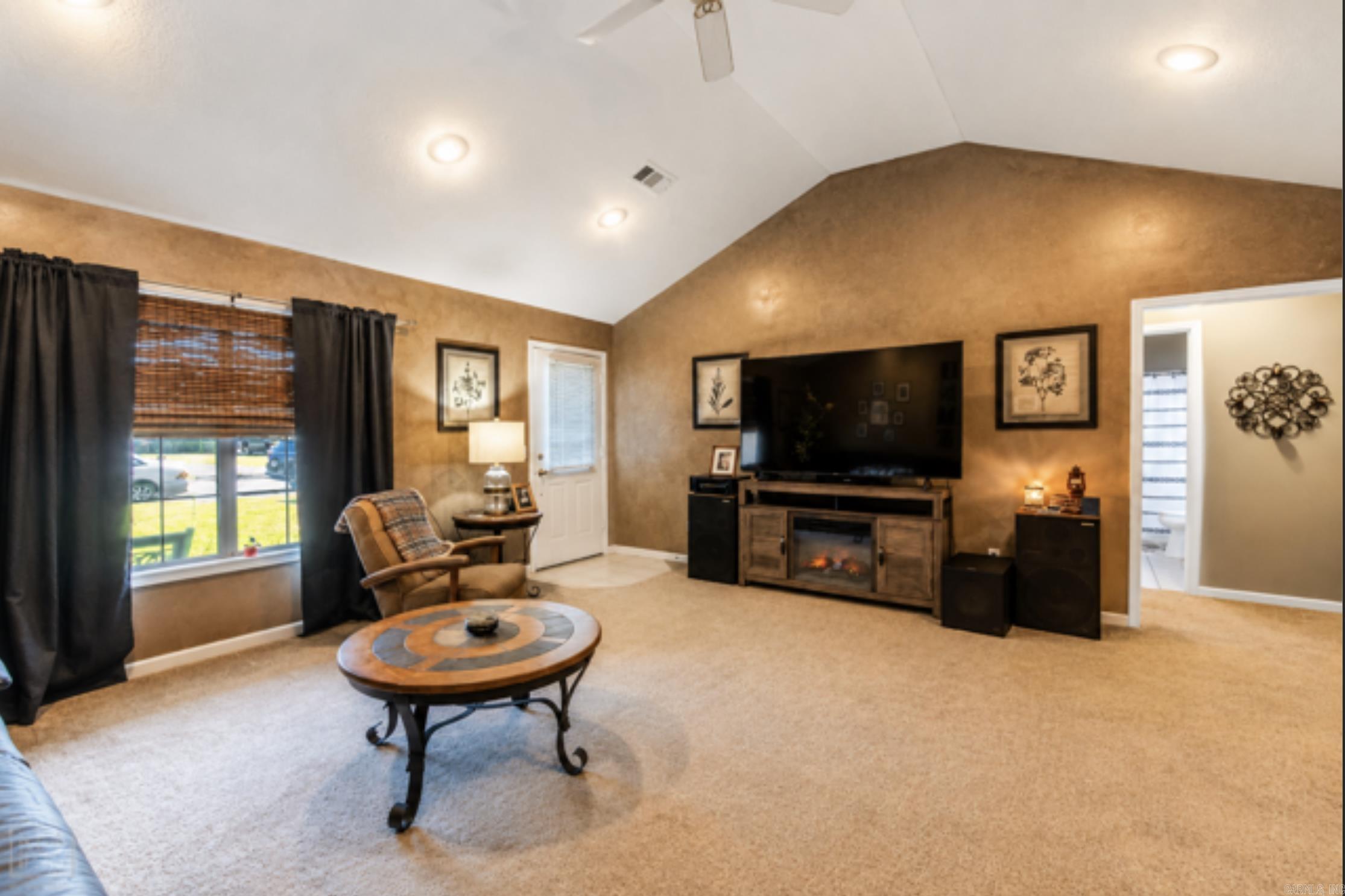 2906 Newcastle Property Photo 5