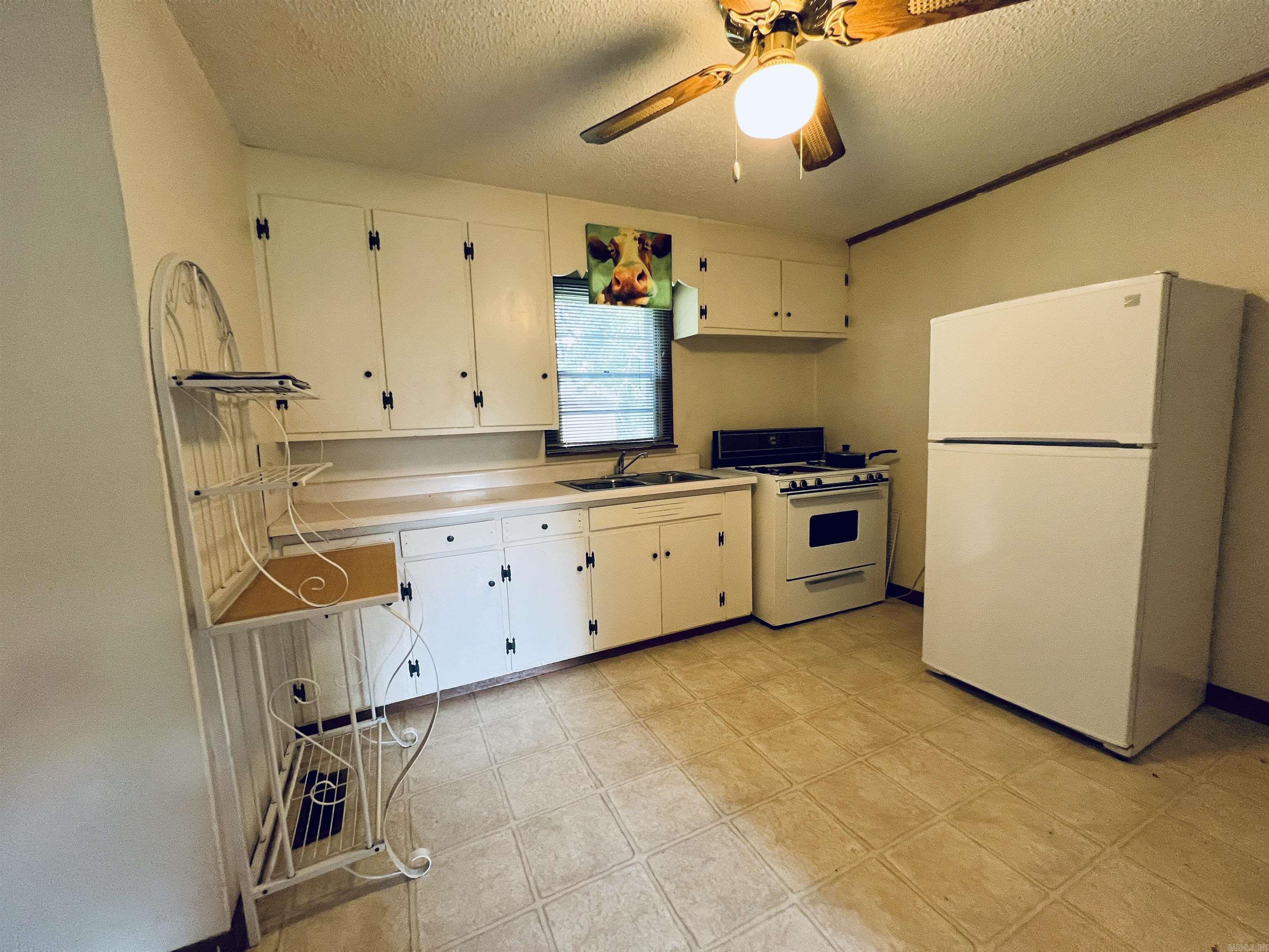 1628 Potts Street Property Photo 7