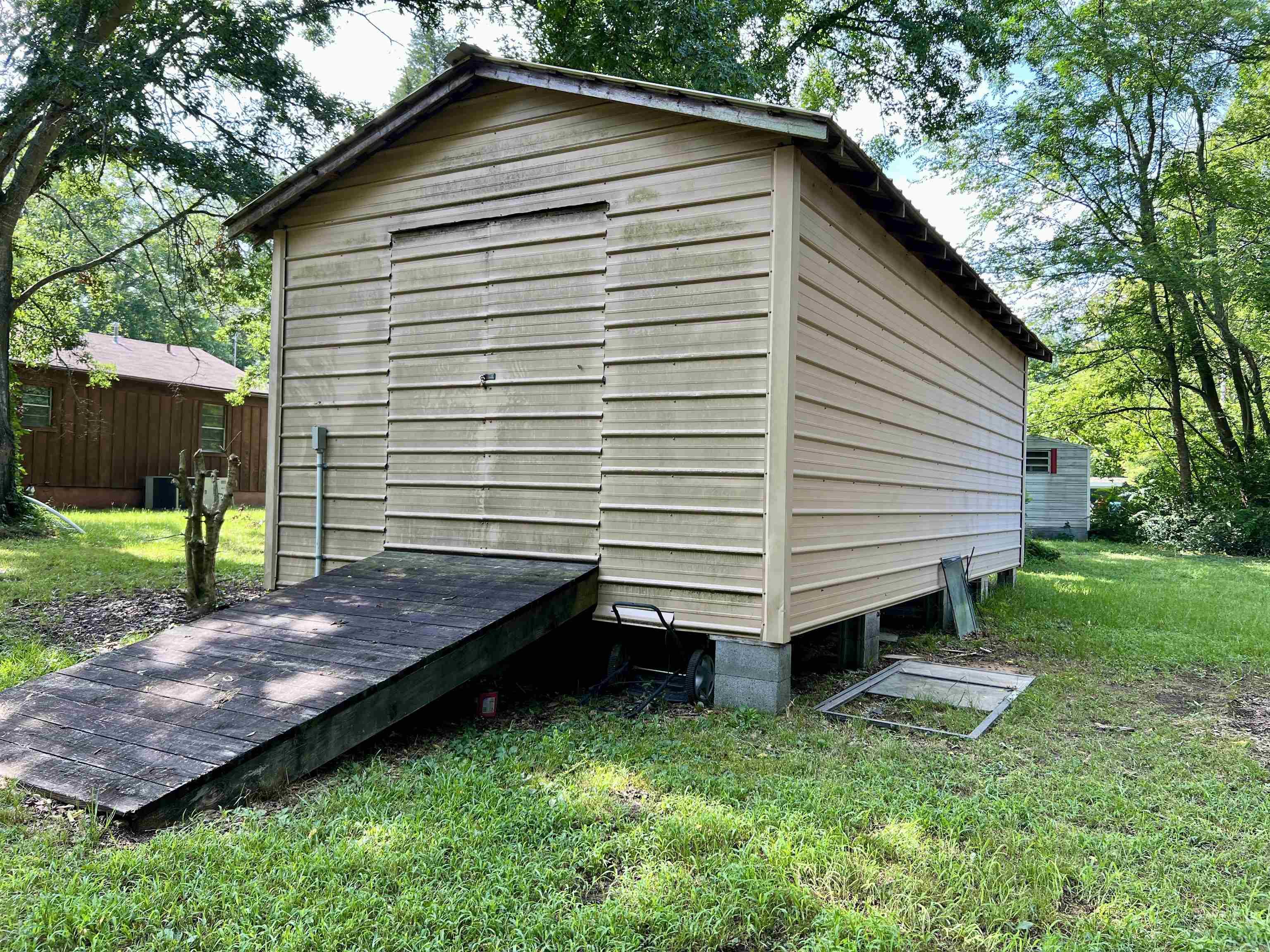1628 Potts Street Property Photo 21