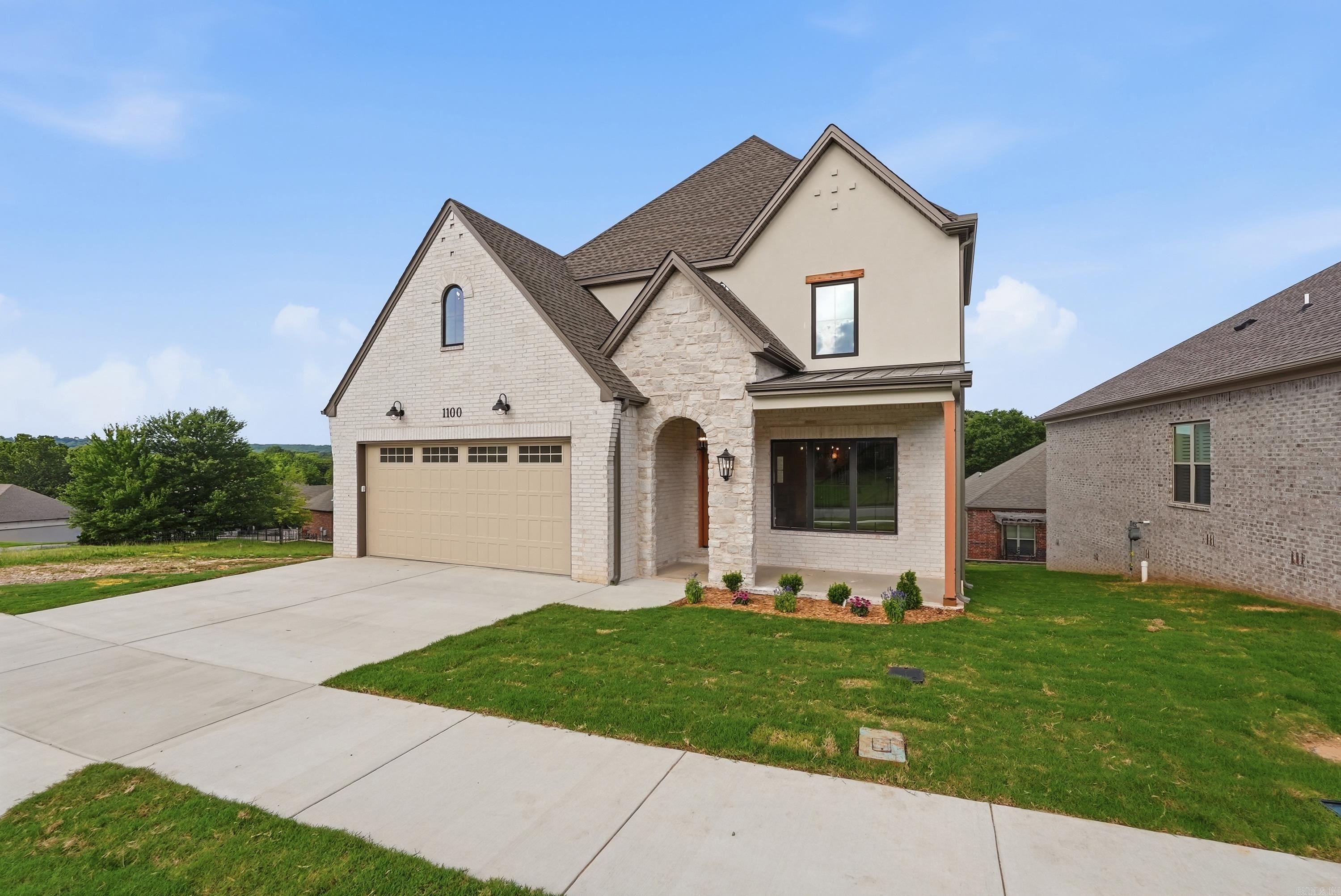 1100 Edinburgh Drive Property Photo 3
