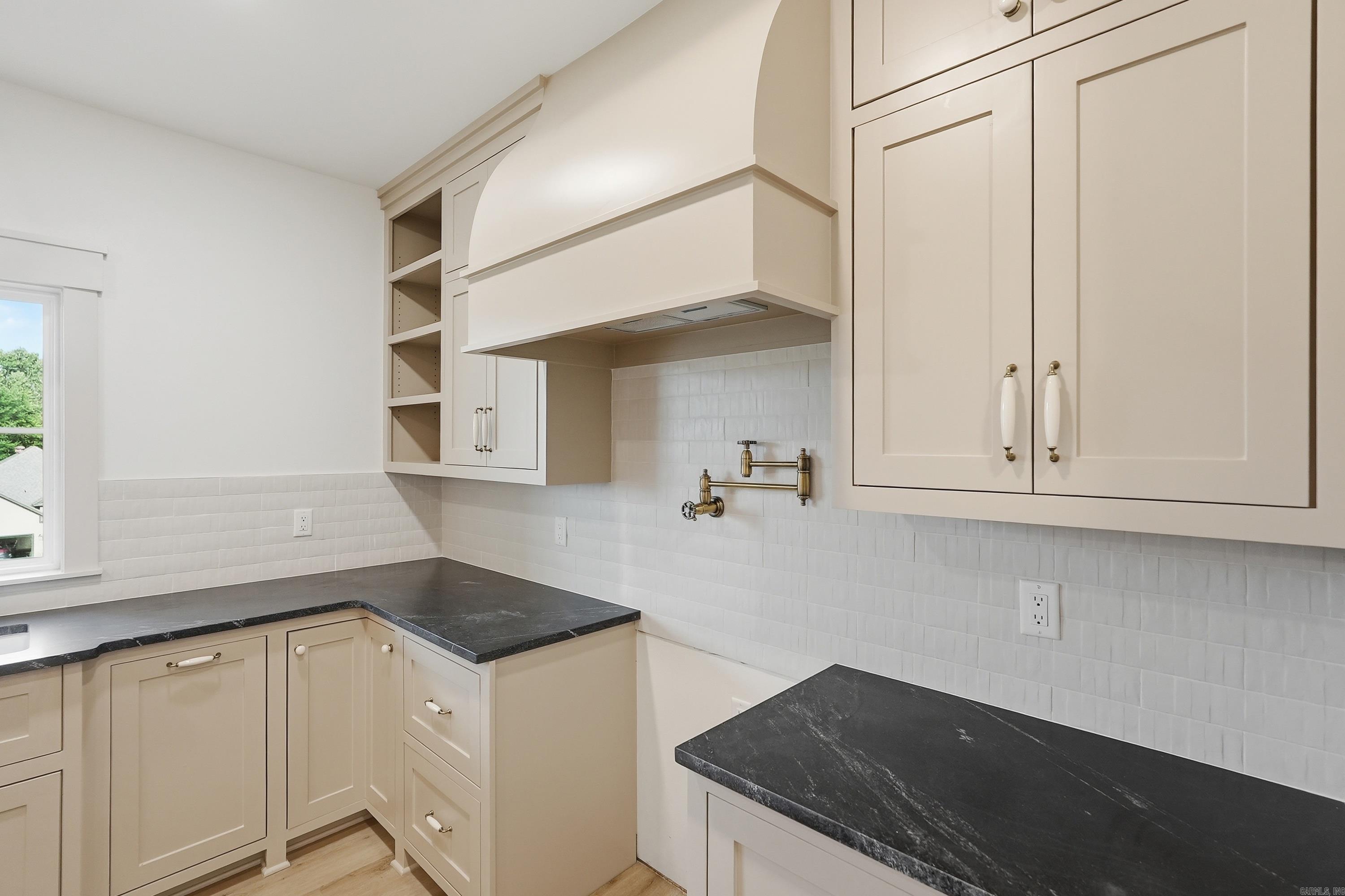 1100 Edinburgh Drive Property Photo 17