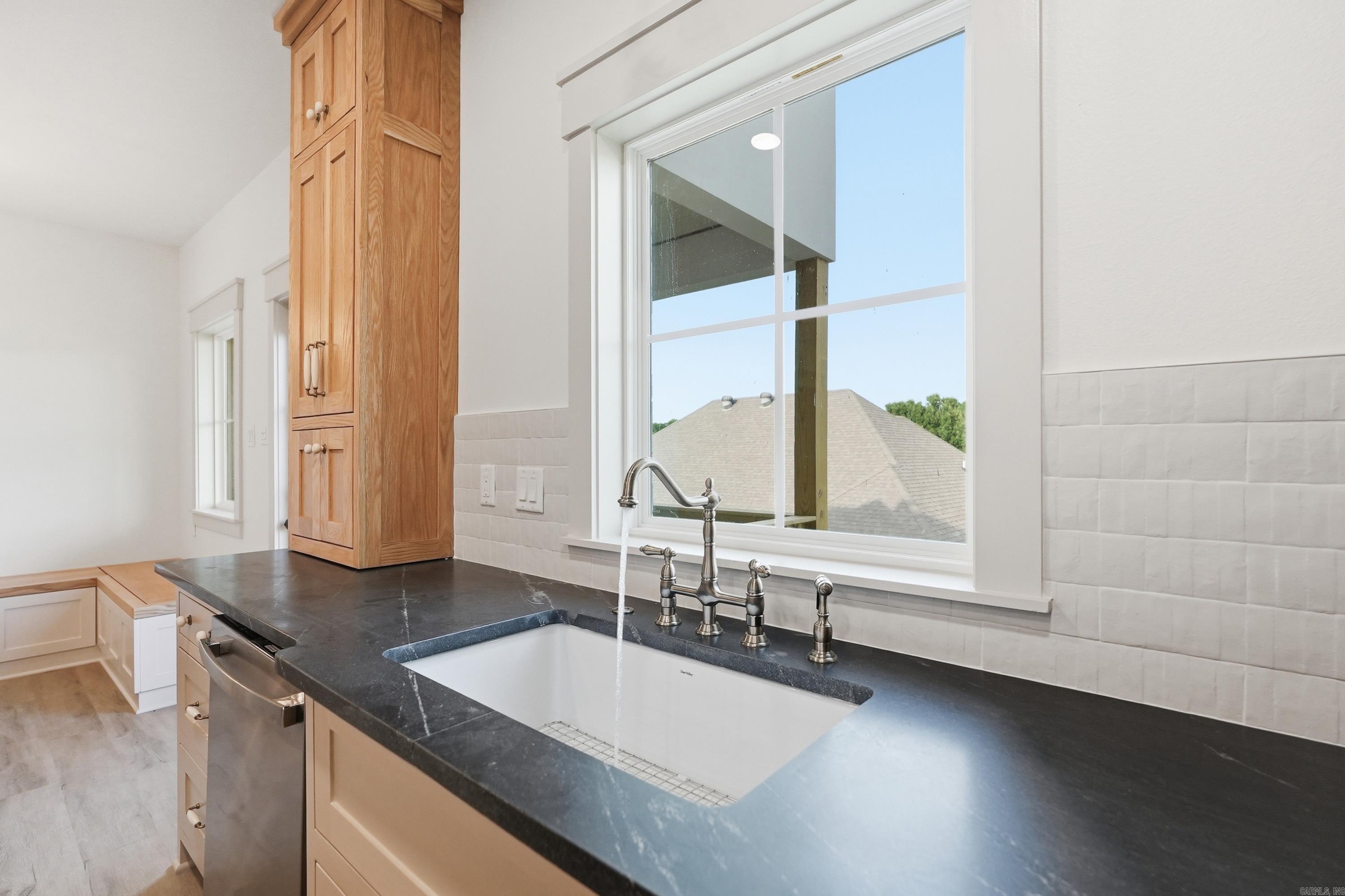 1100 Edinburgh Drive Property Photo 18