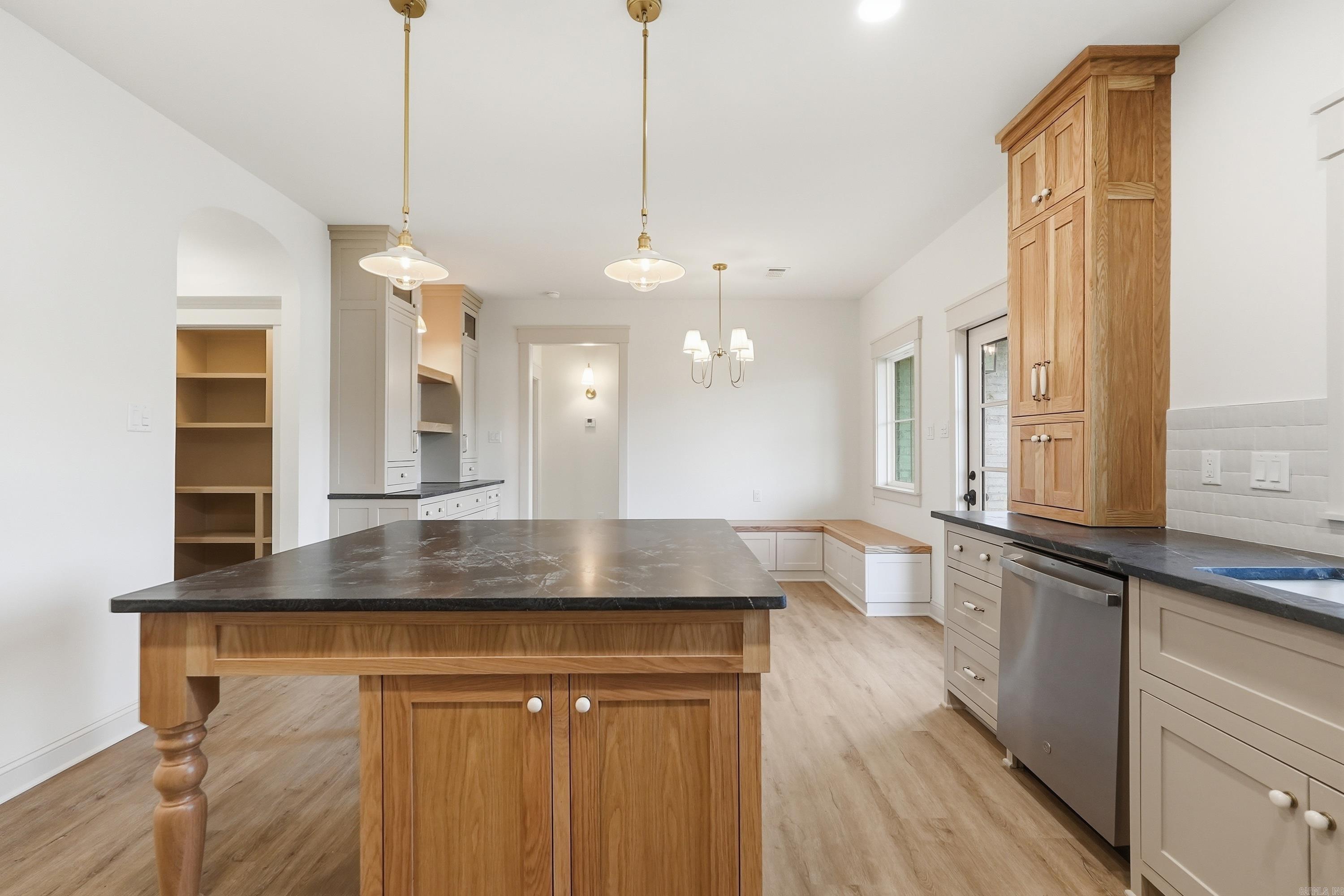 1100 Edinburgh Drive Property Photo 20