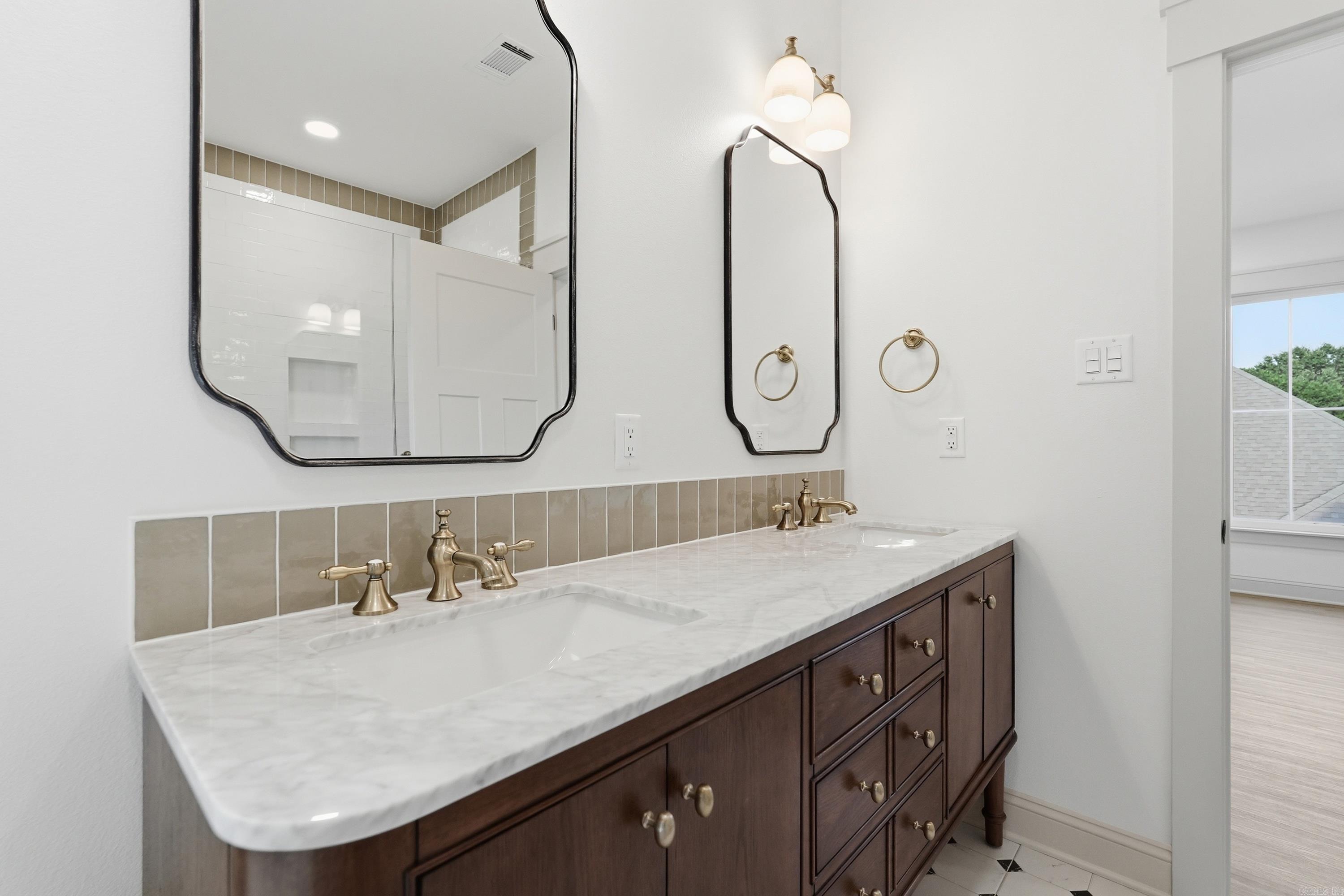 1100 Edinburgh Drive Property Photo 29