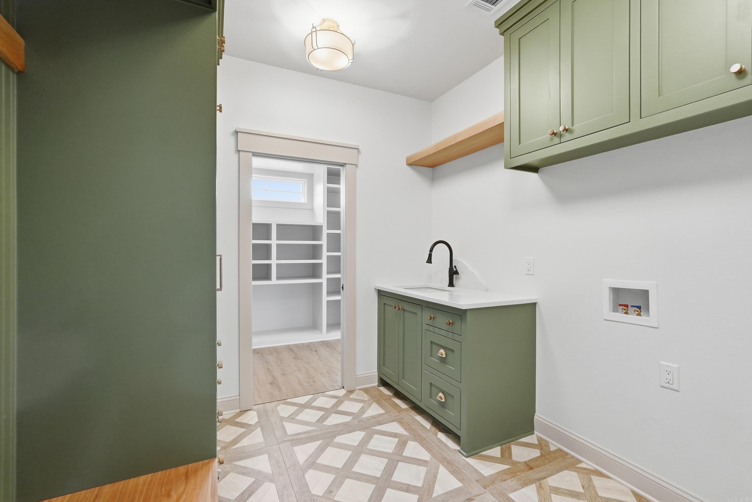 1100 Edinburgh Drive Property Photo 32