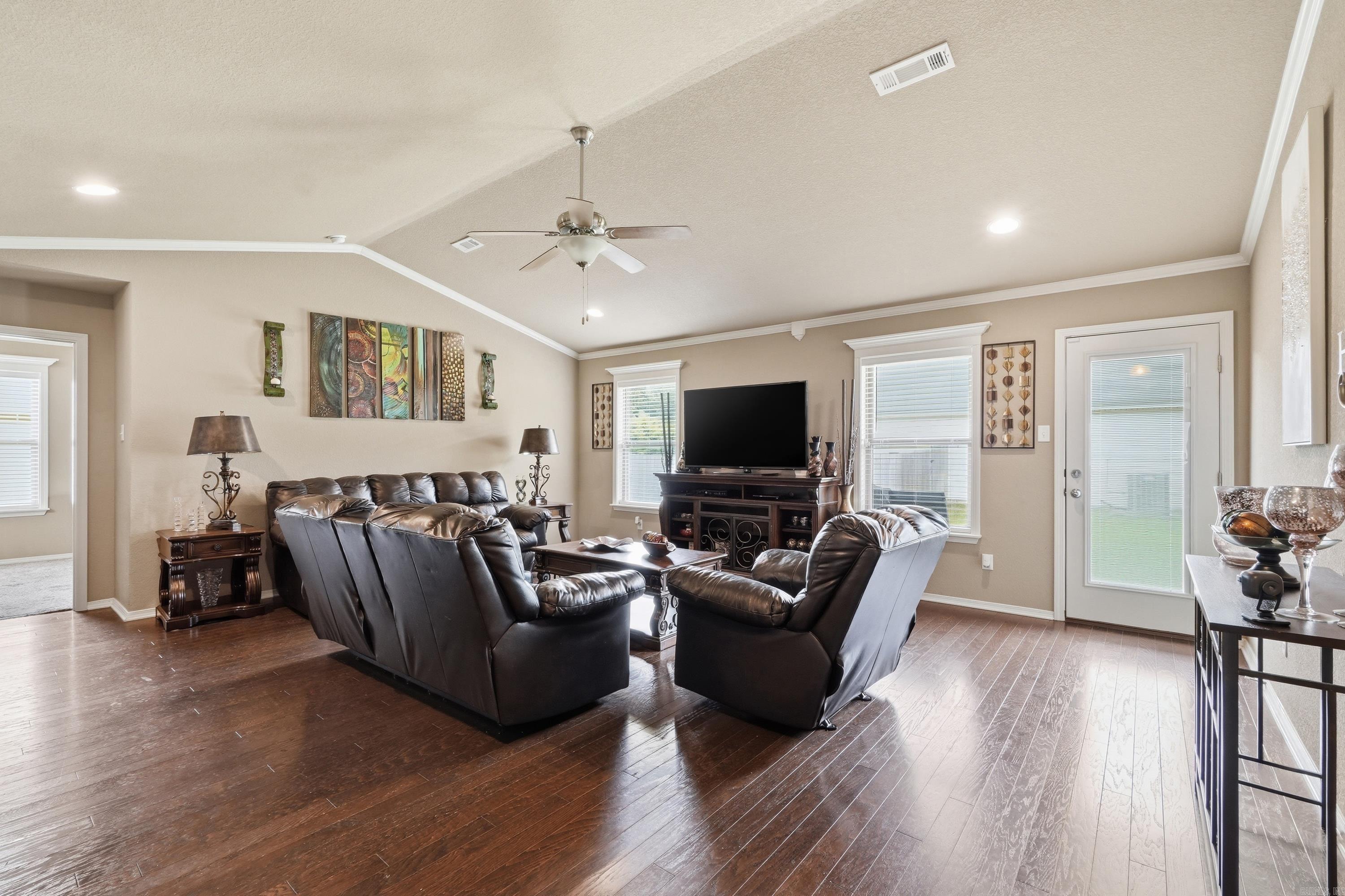 1107 Crossing Loop Property Photo 5