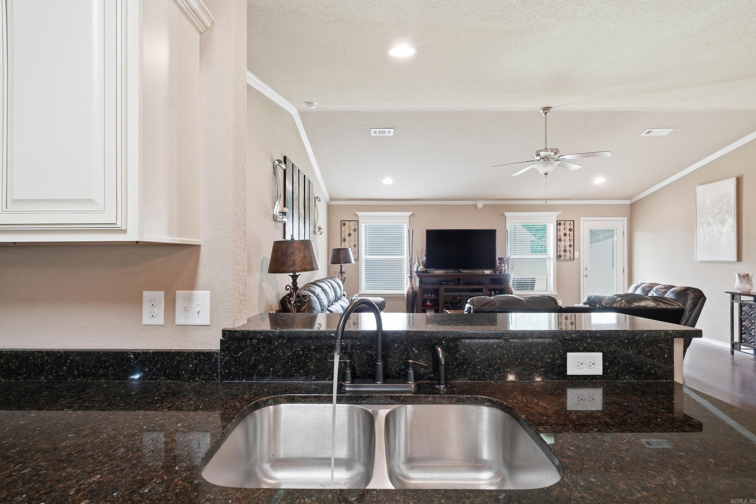 1107 Crossing Loop Property Photo 13