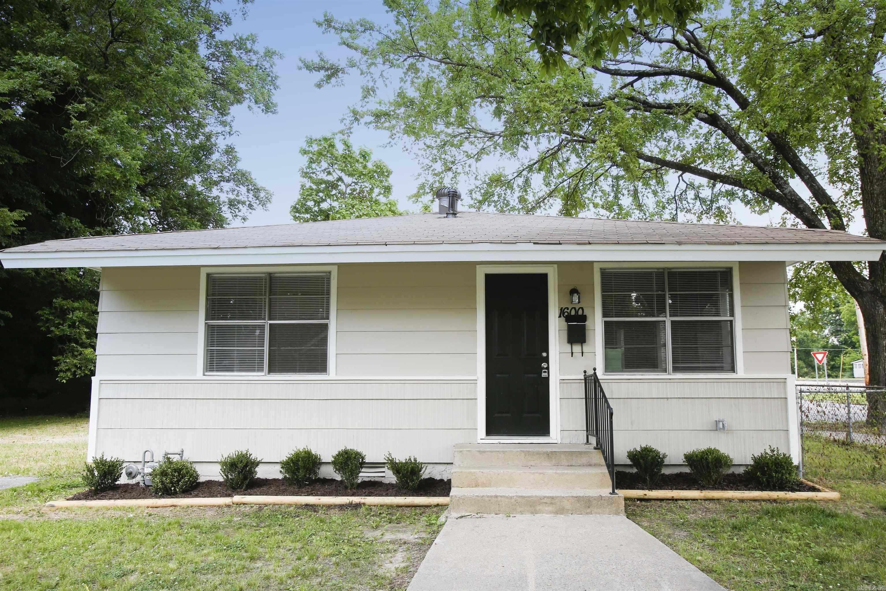 1600 Moss Street Property Photo 1