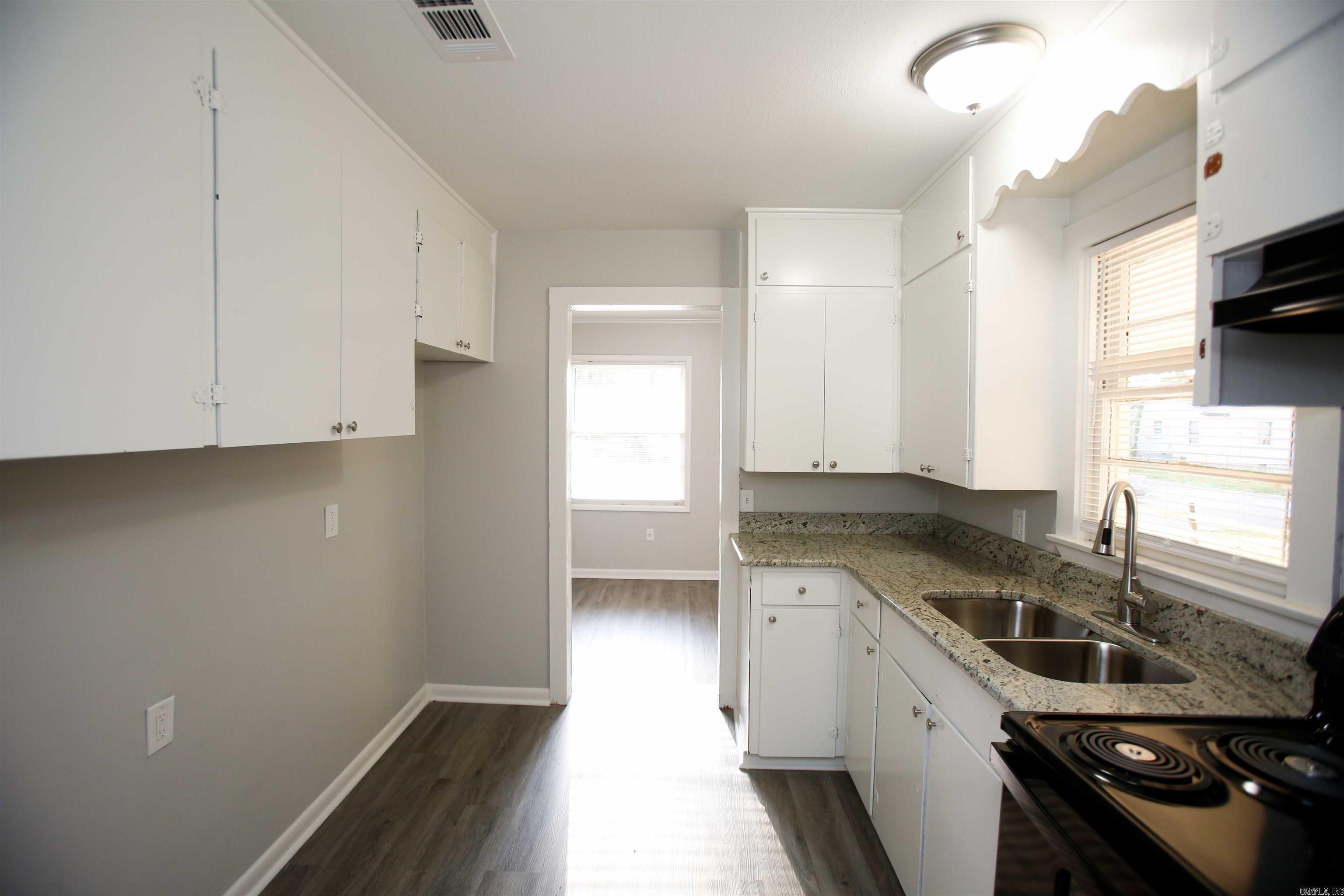 514 Middle Street Property Photo 5
