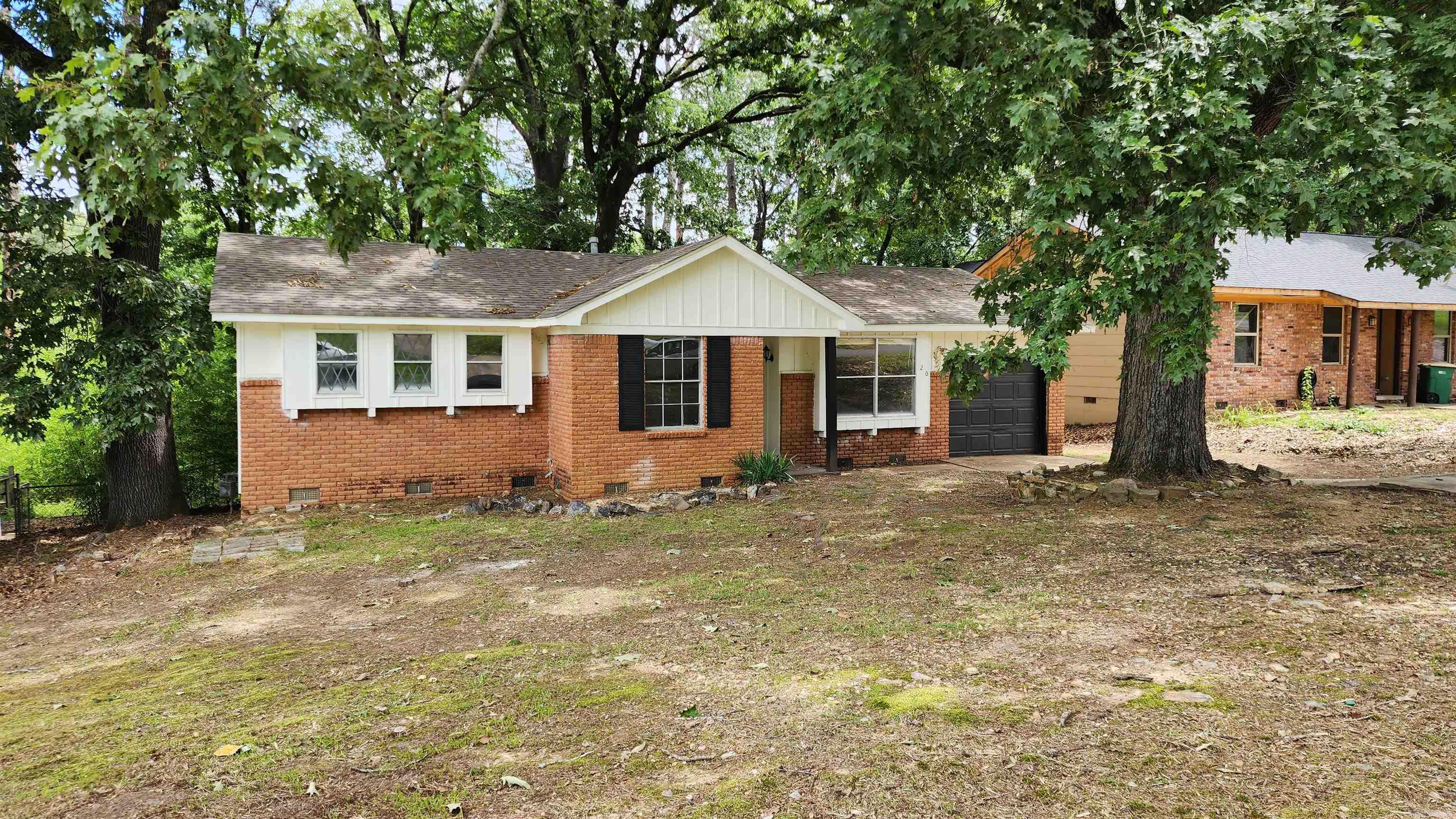 20 W Windsor Drive Property Photo 1