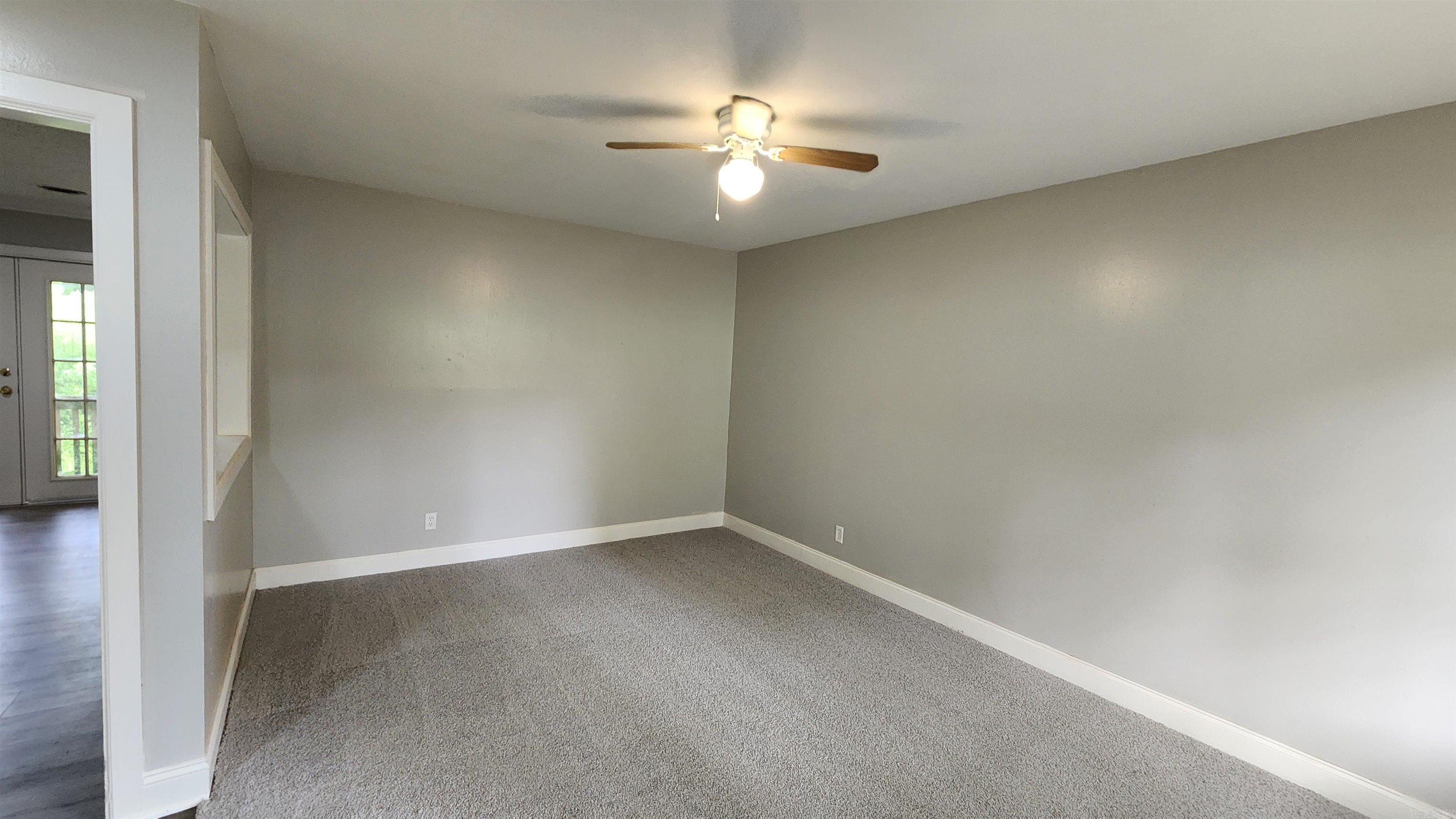 20 W Windsor Drive Property Photo 2