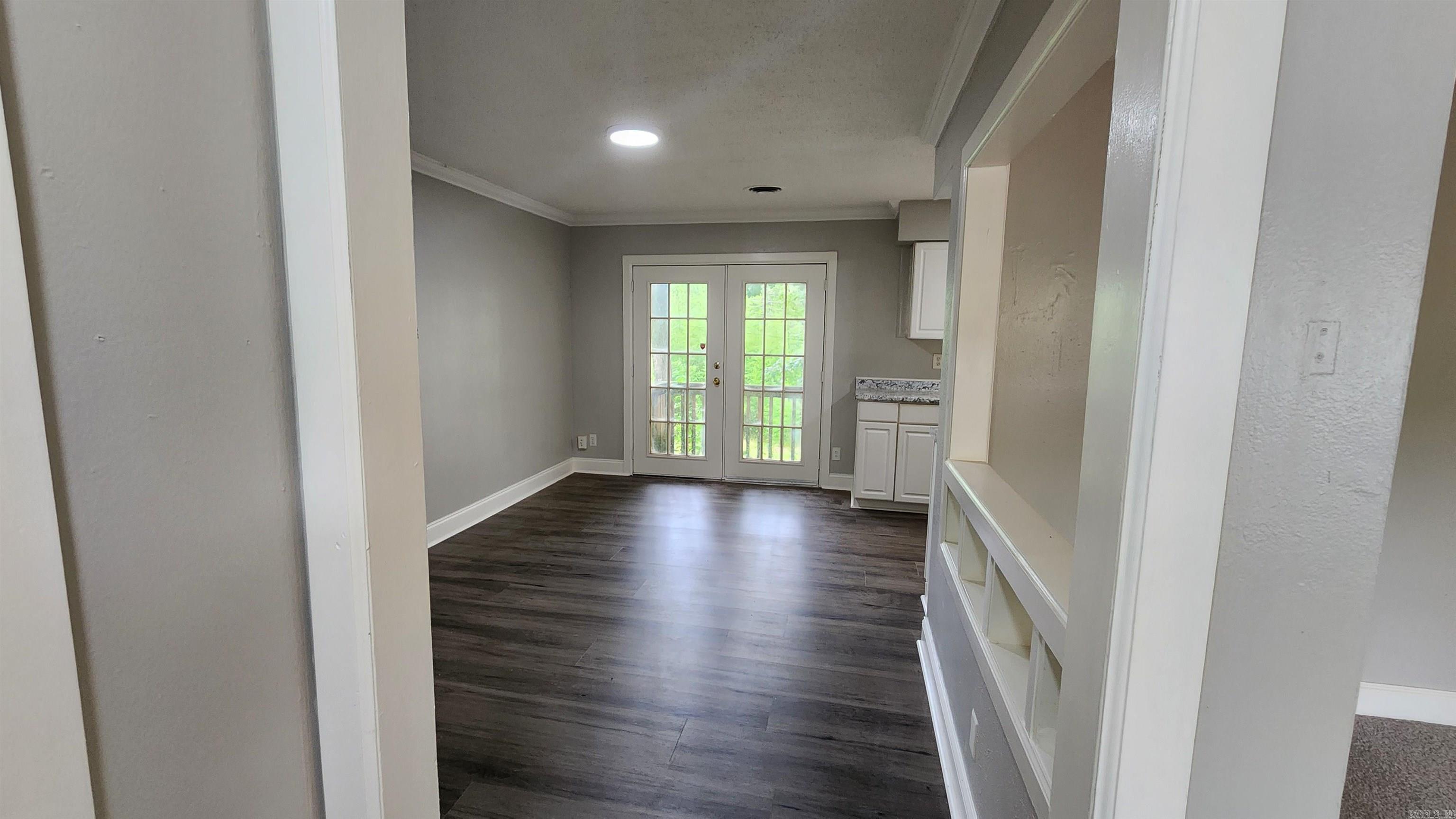 20 W Windsor Drive Property Photo 3