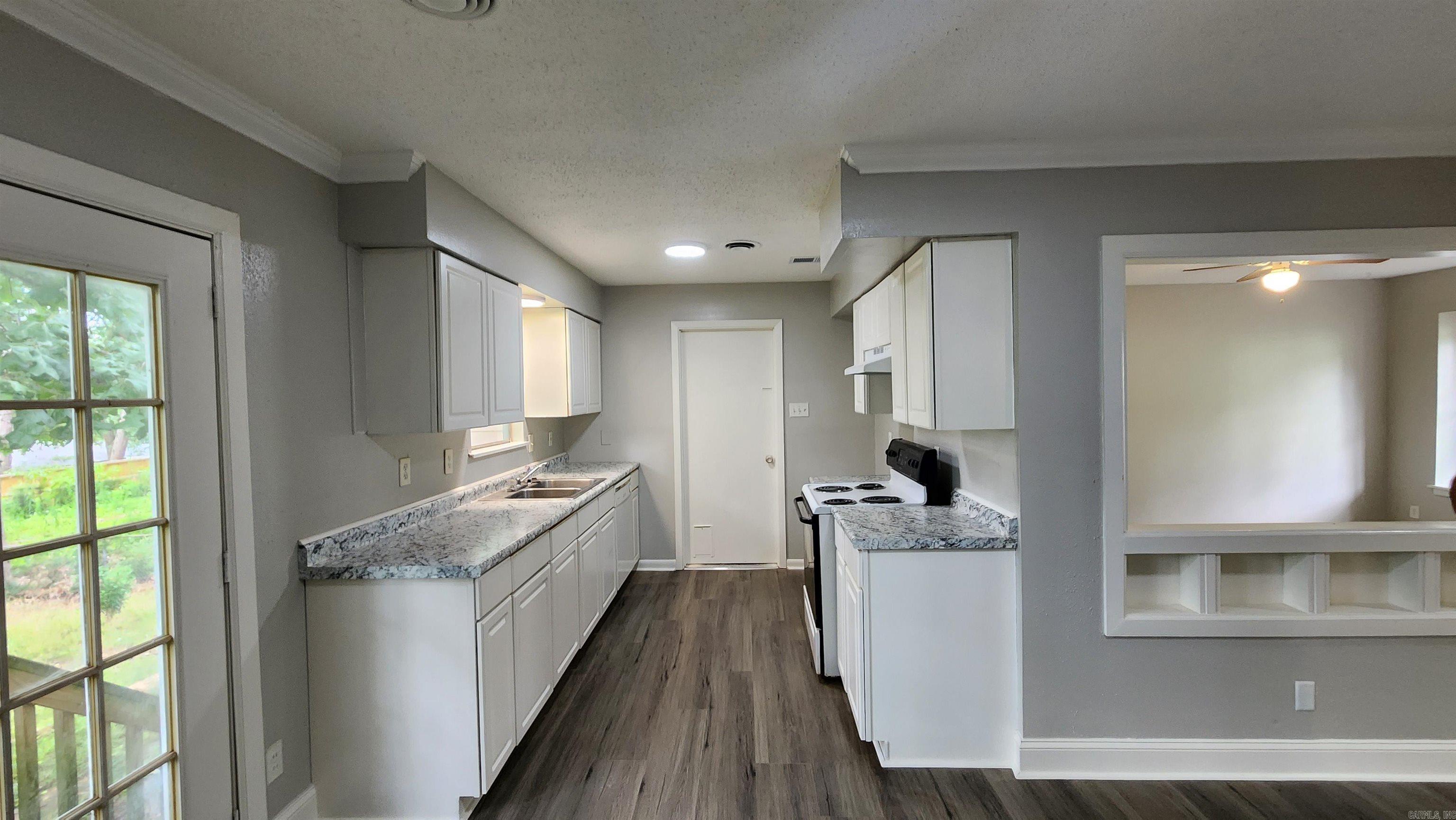 20 W Windsor Drive Property Photo 4