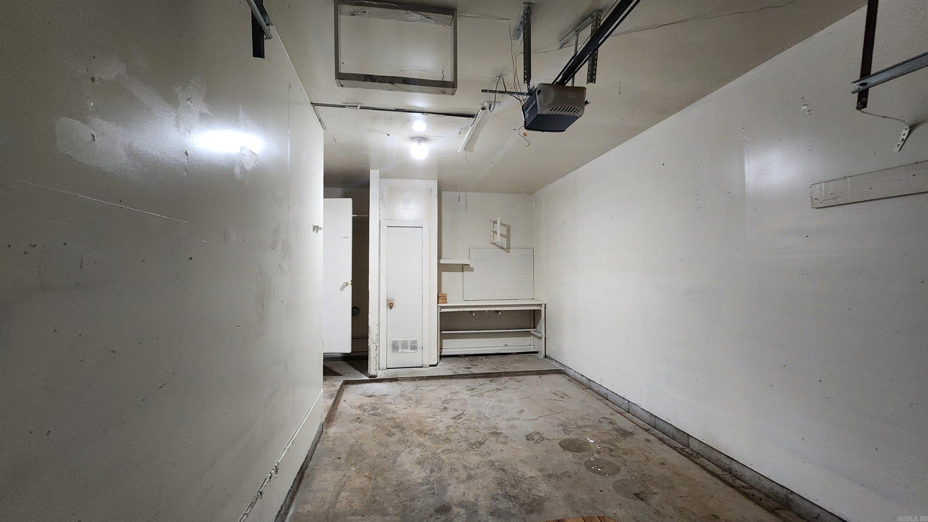 20 W Windsor Drive Property Photo 7
