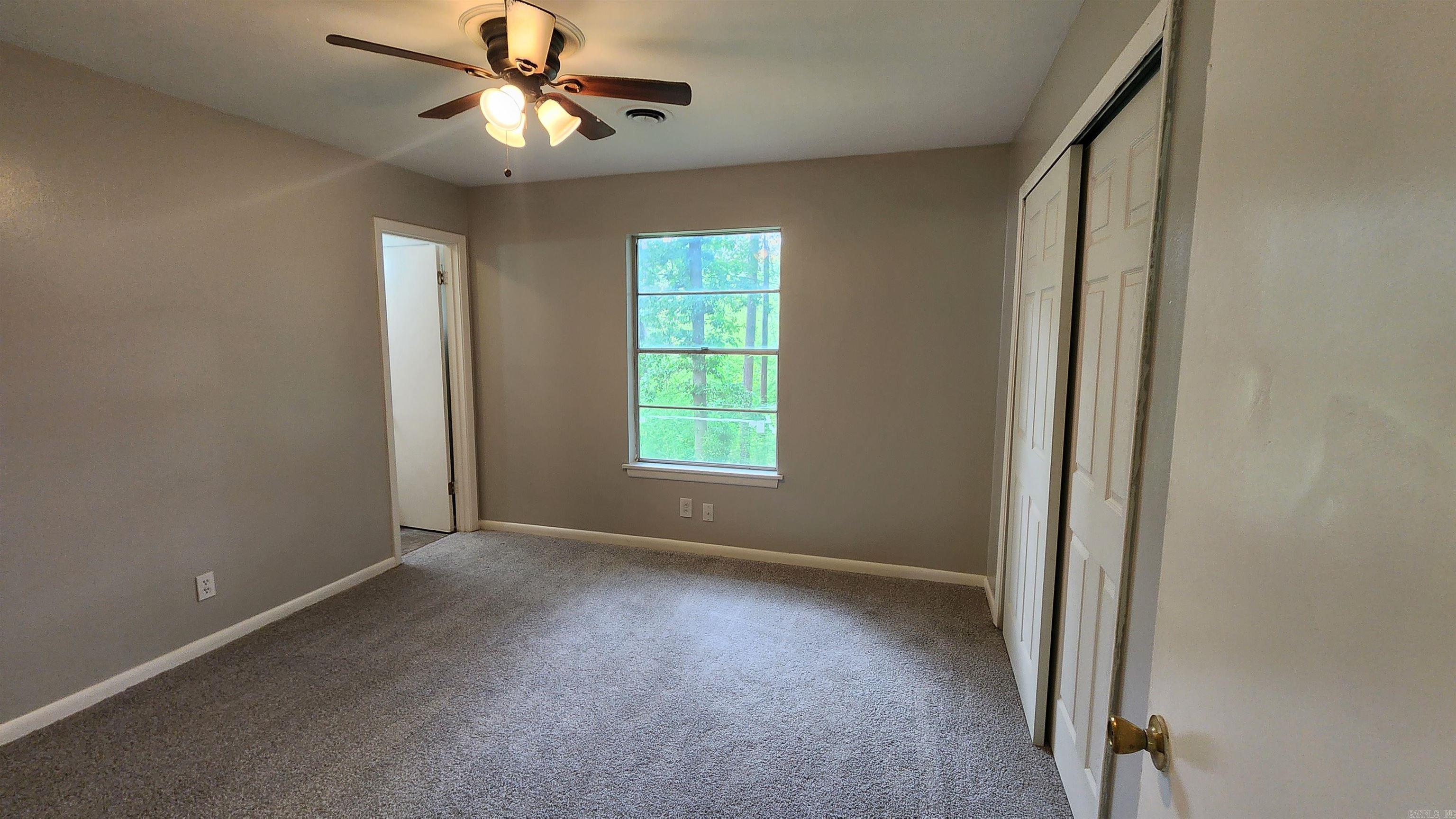 20 W Windsor Drive Property Photo 9