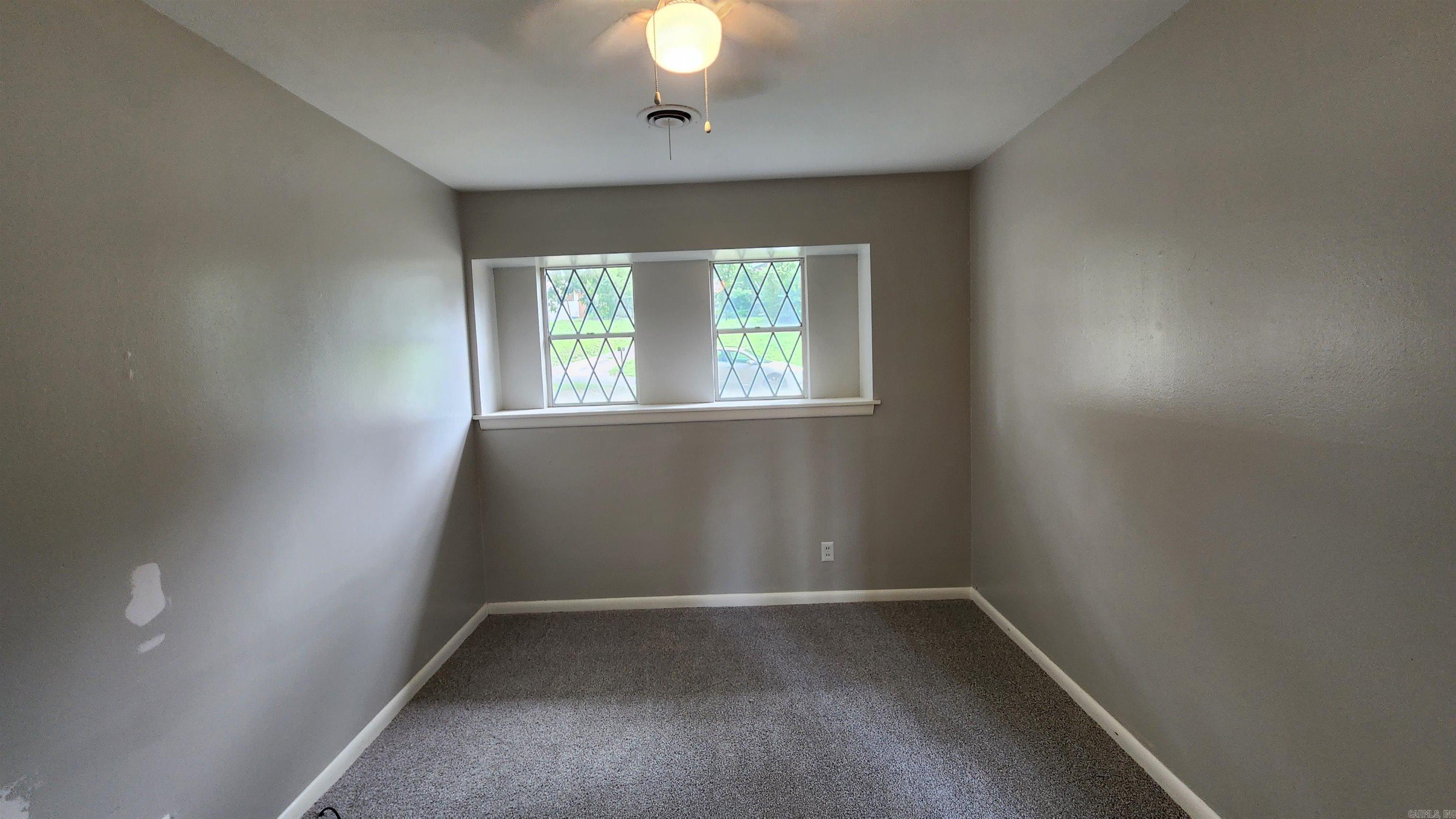 20 W Windsor Drive Property Photo 15