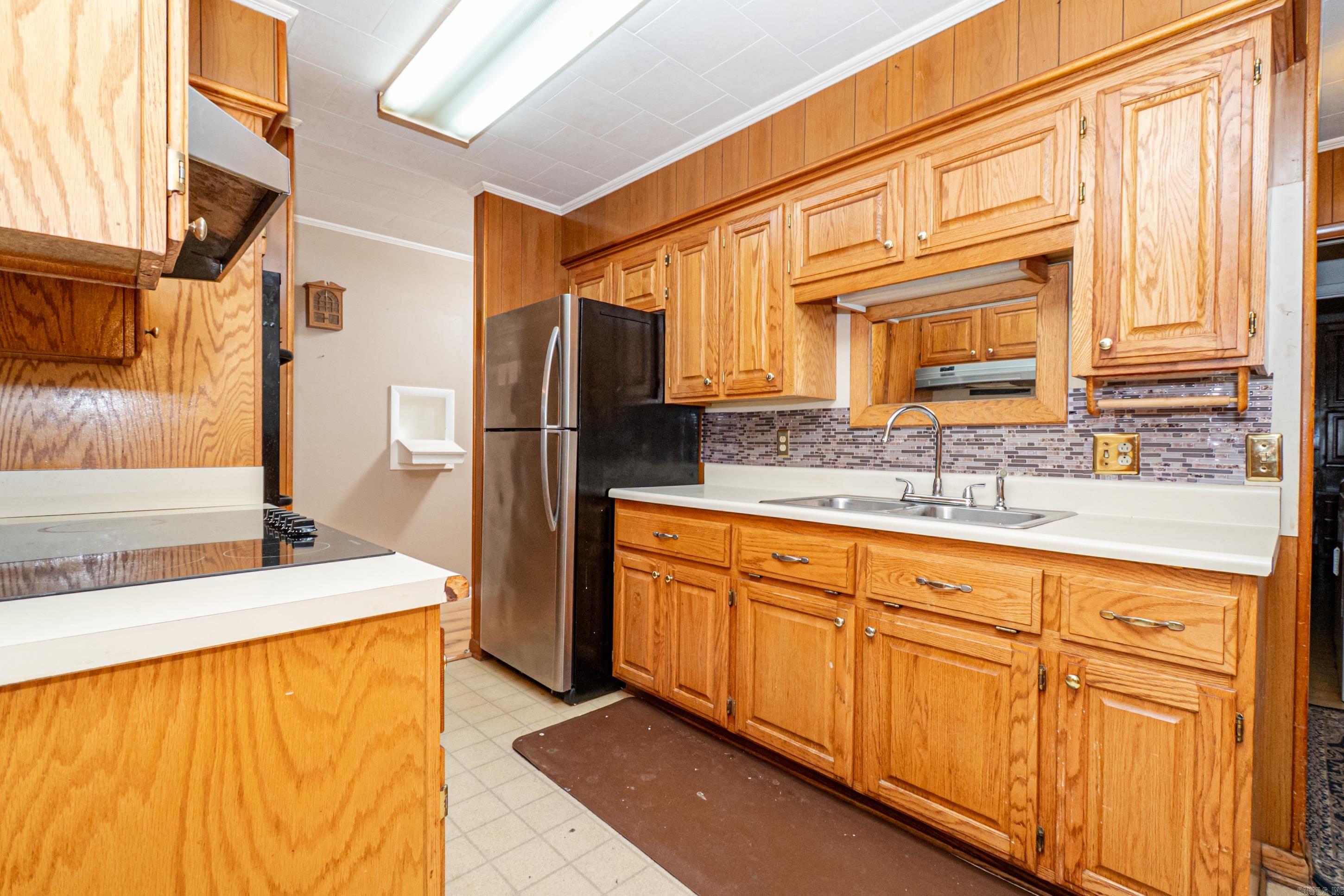 202 Fish Street Property Photo 6