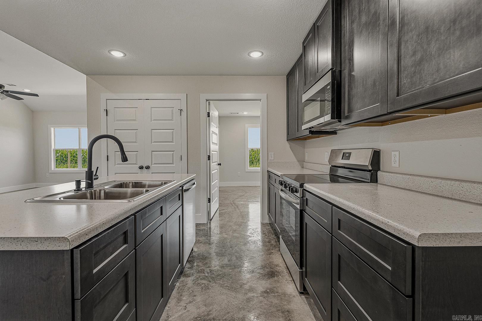 1009 Sixth Property Photo 6