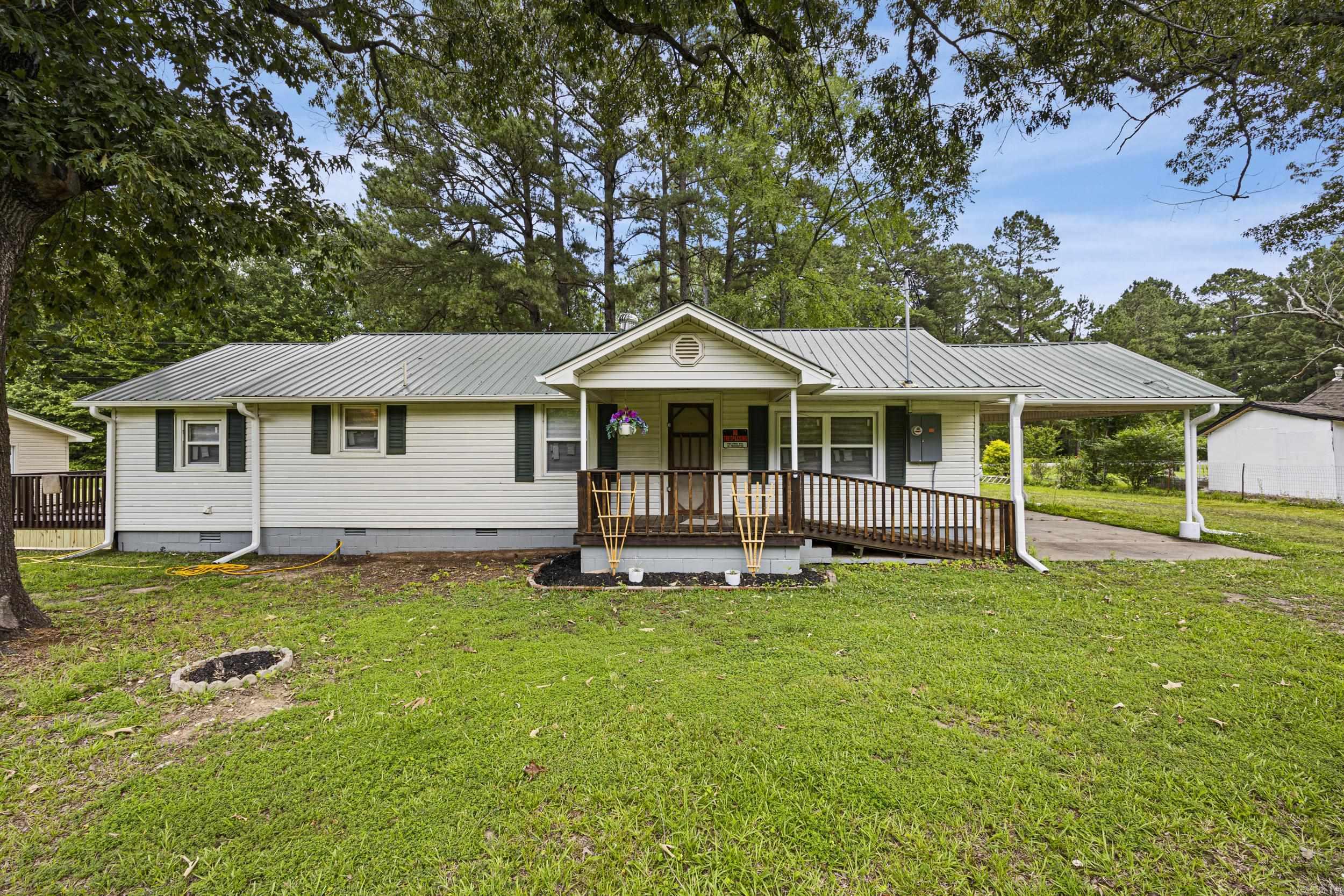 210 S 9 Highway Property Photo 1