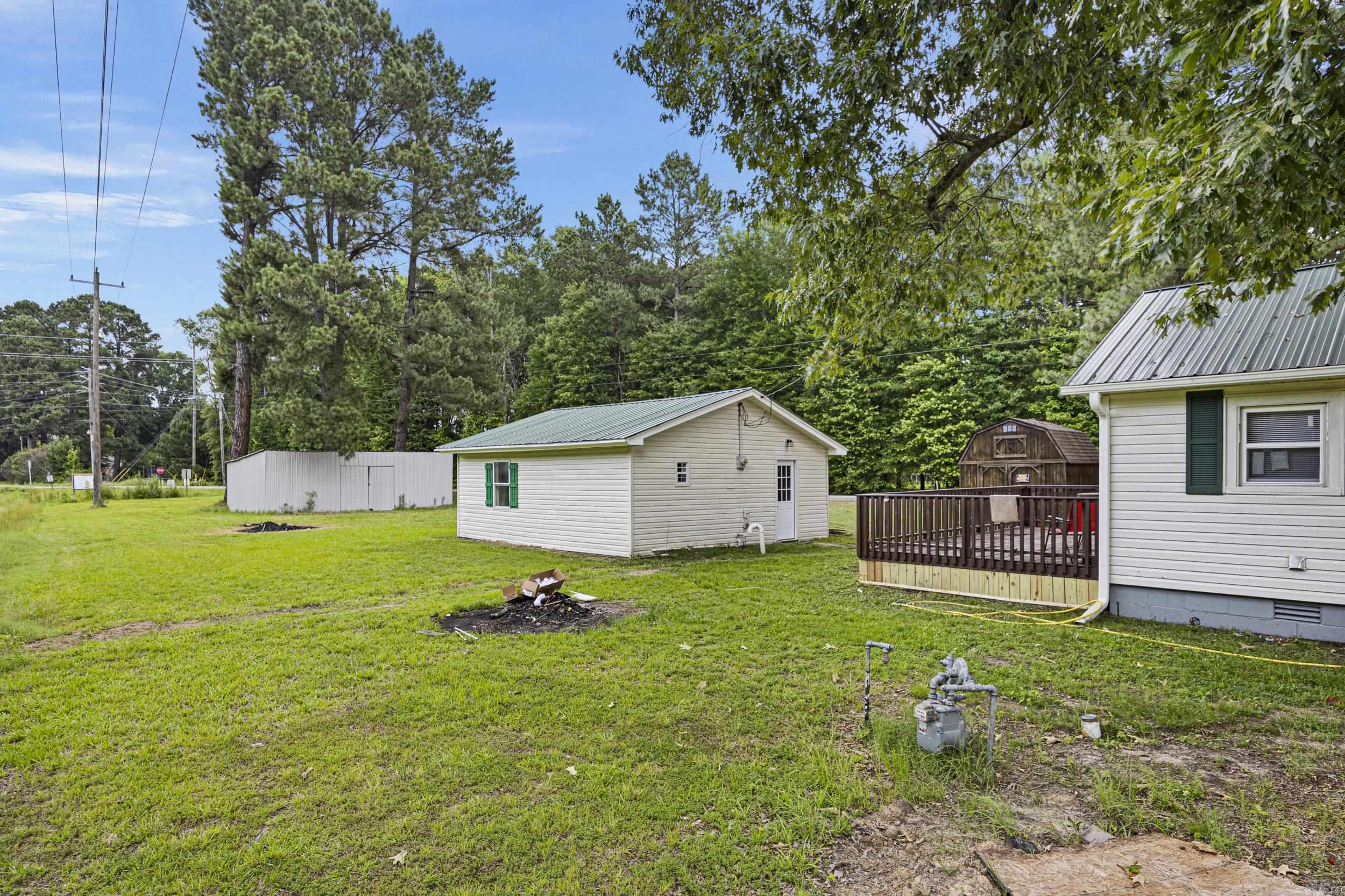 210 S 9 Highway Property Photo 3