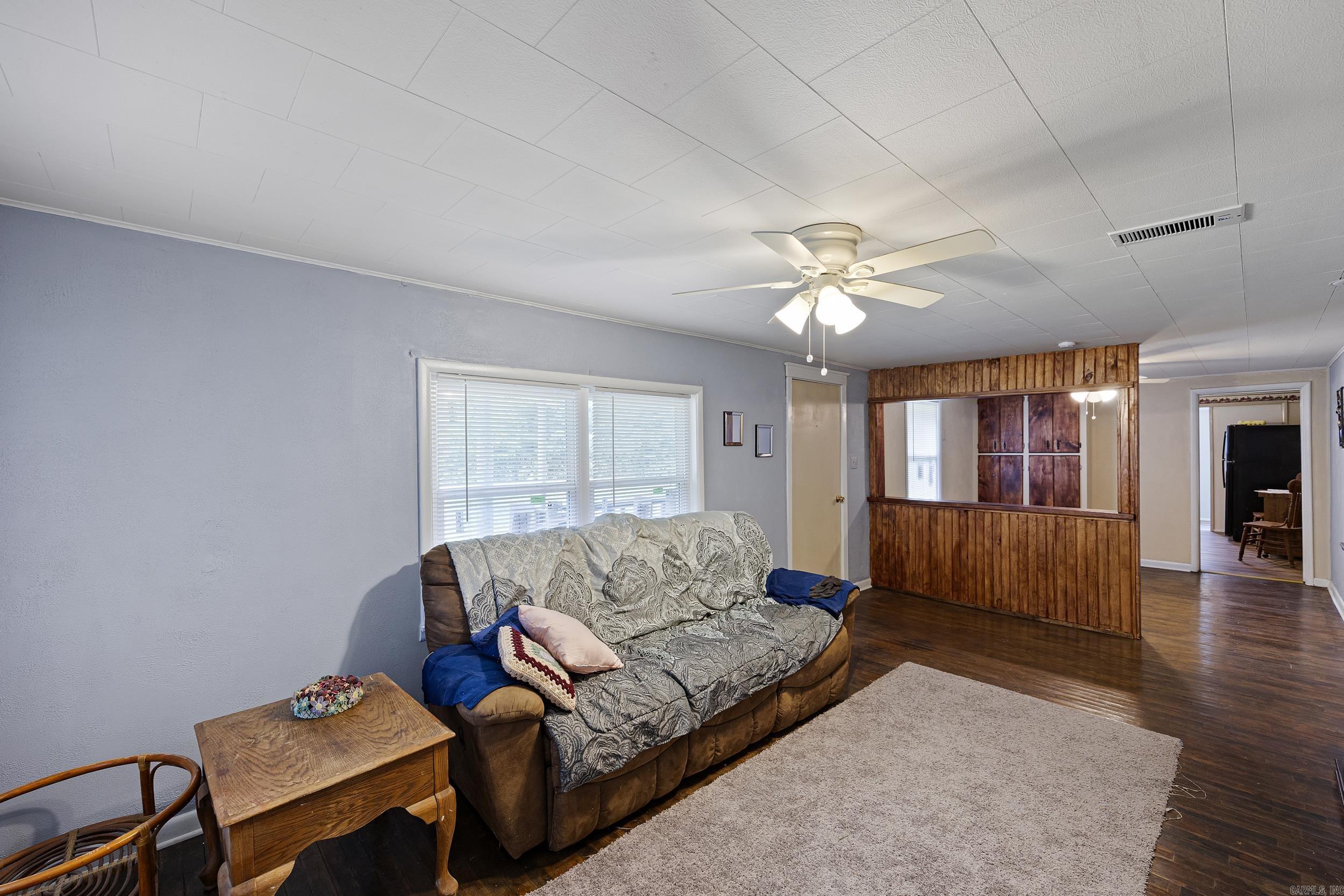 210 S 9 Highway Property Photo 4