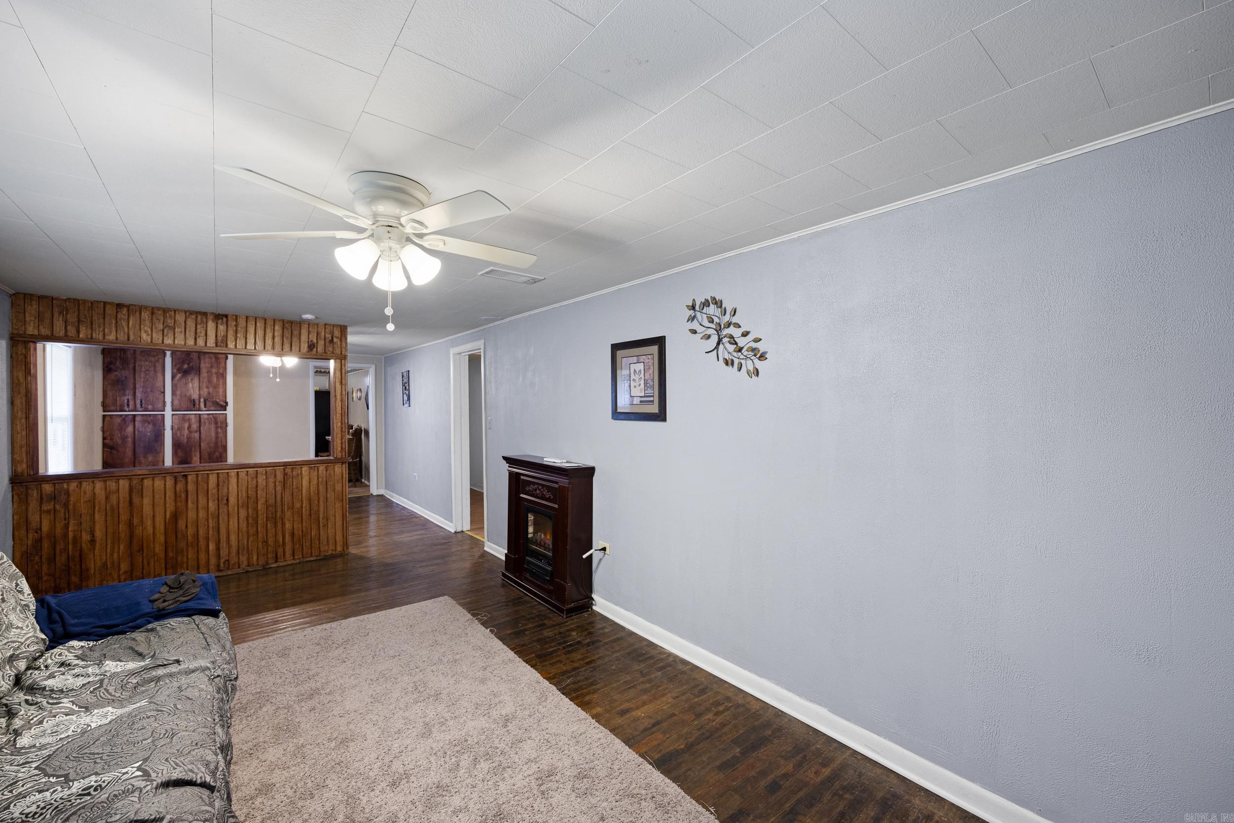 210 S 9 Highway Property Photo 5