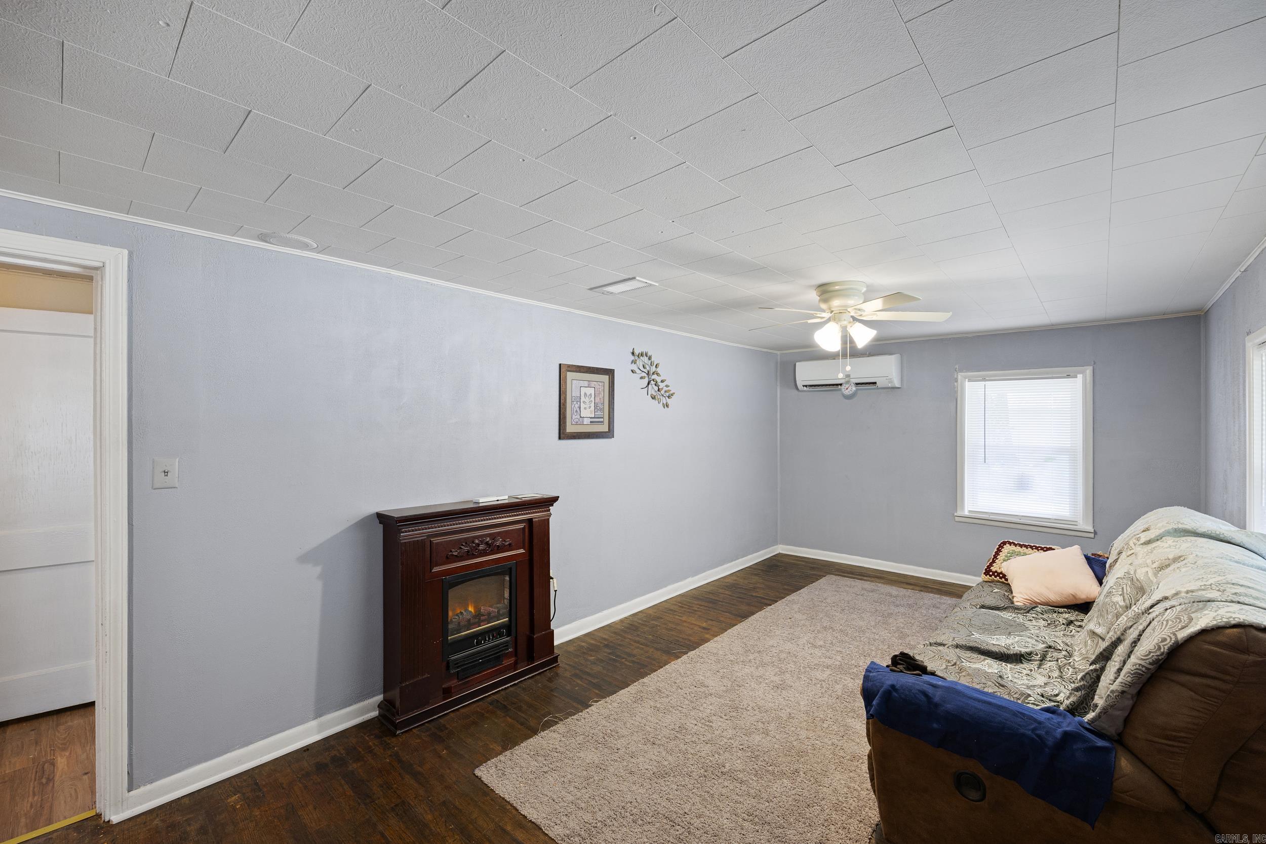 210 S 9 Highway Property Photo 6