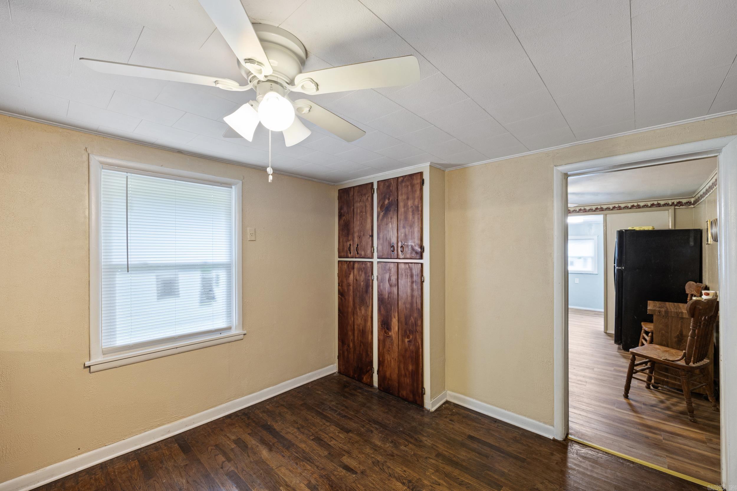 210 S 9 Highway Property Photo 17