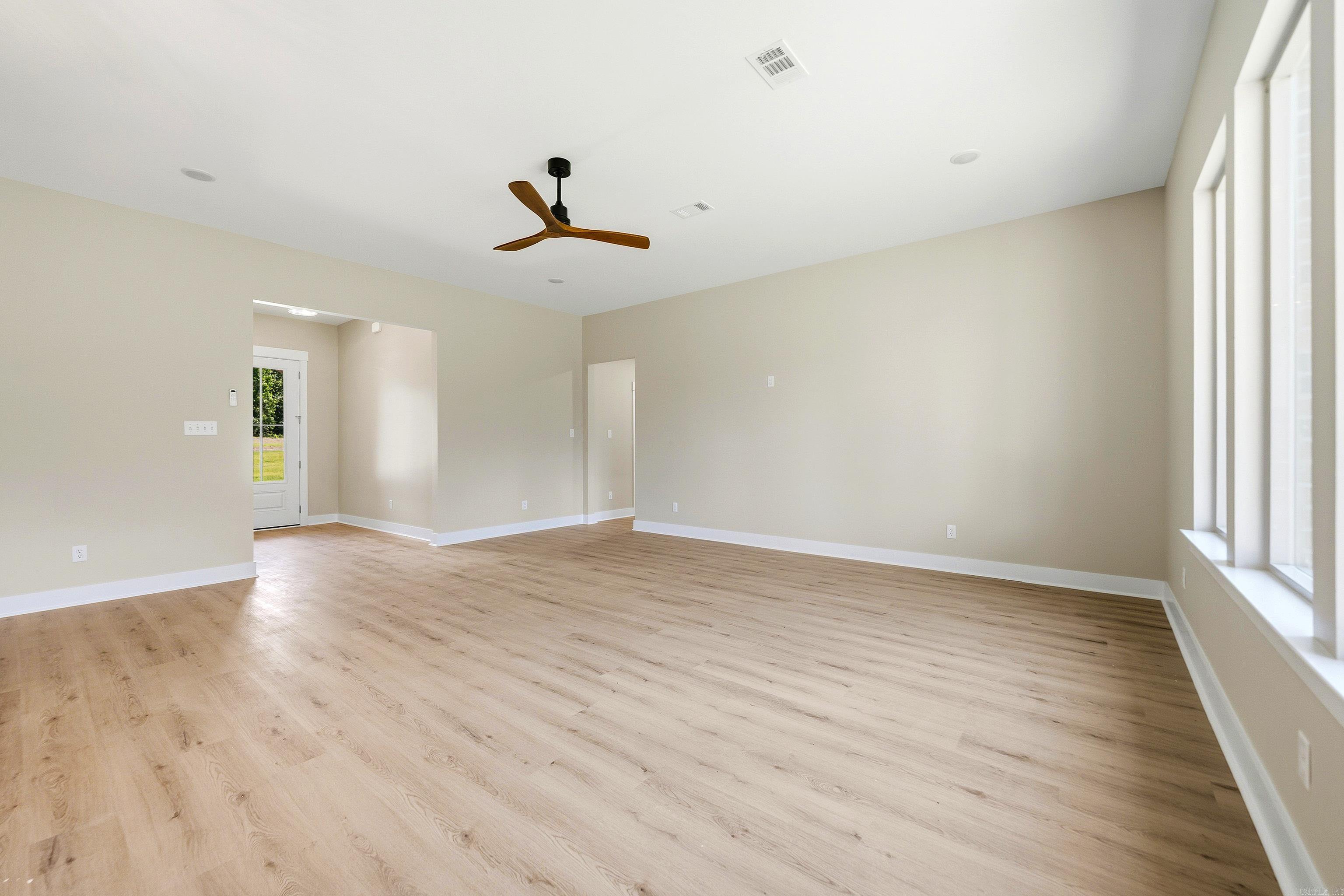 130 Petronia Street Property Photo 4