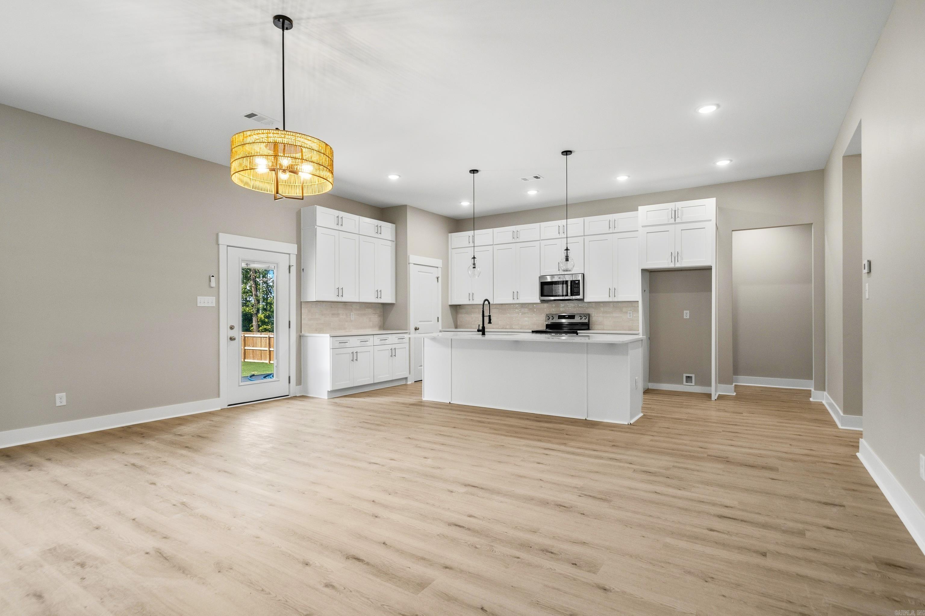 130 Petronia Street Property Photo 8