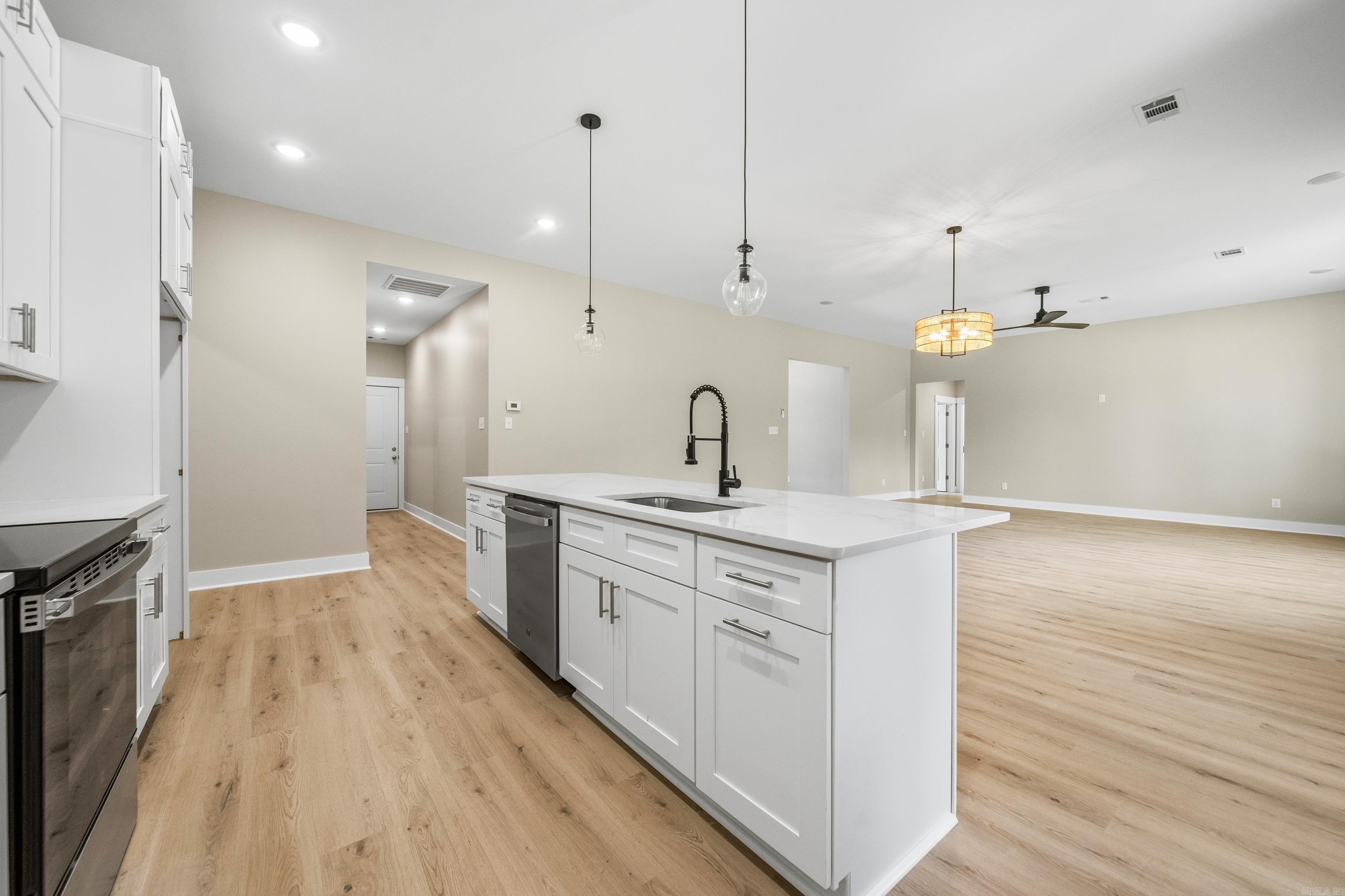 130 Petronia Street Property Photo 12