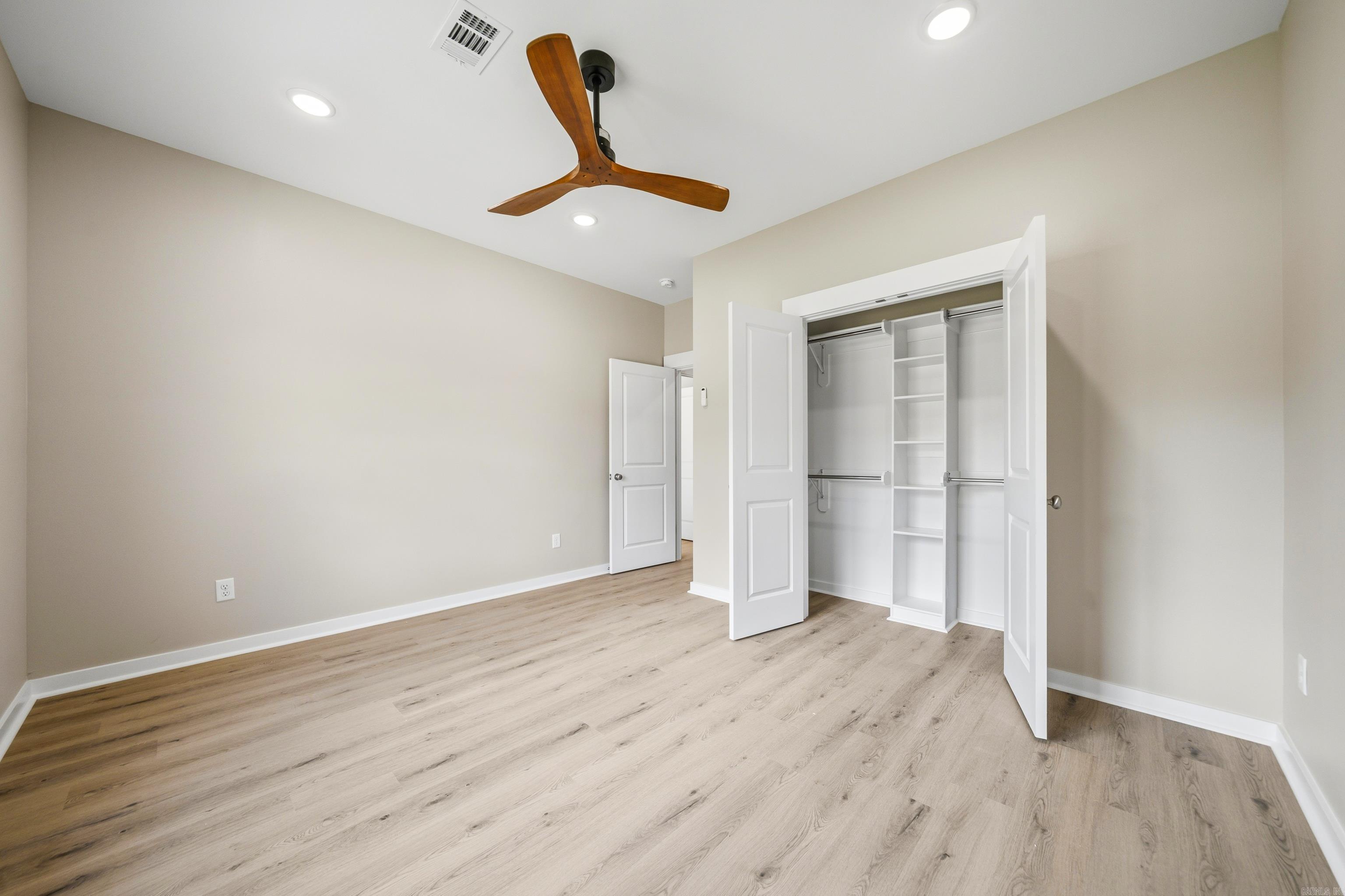130 Petronia Street Property Photo 30