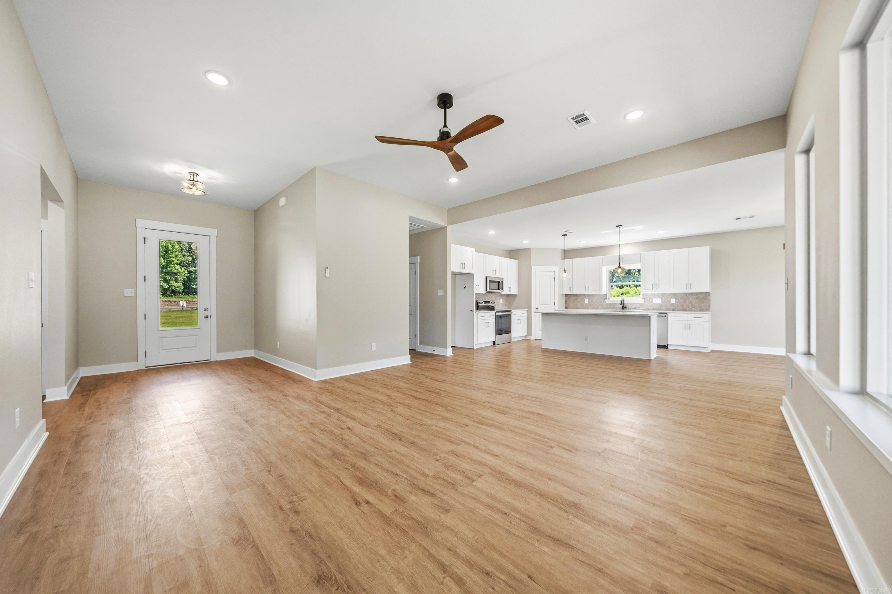 210 Petronia Street Property Photo 6
