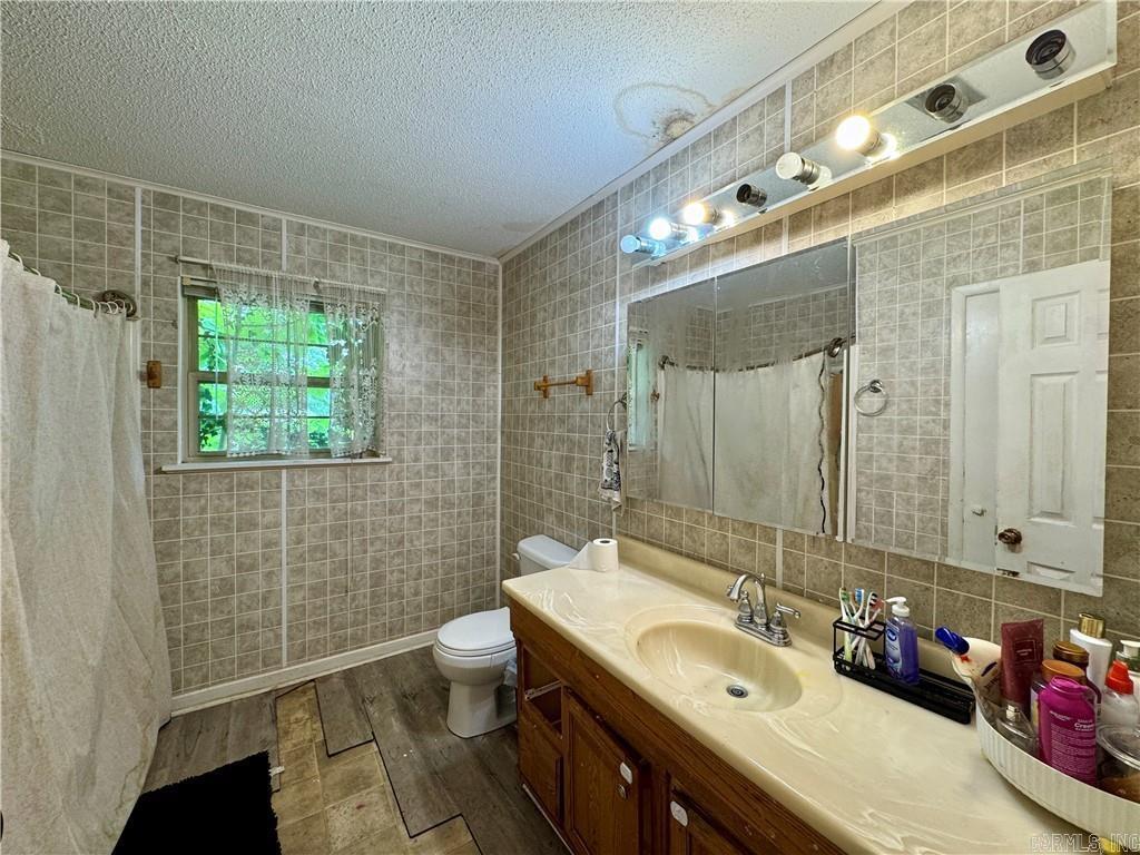 33 Earl Property Photo 10
