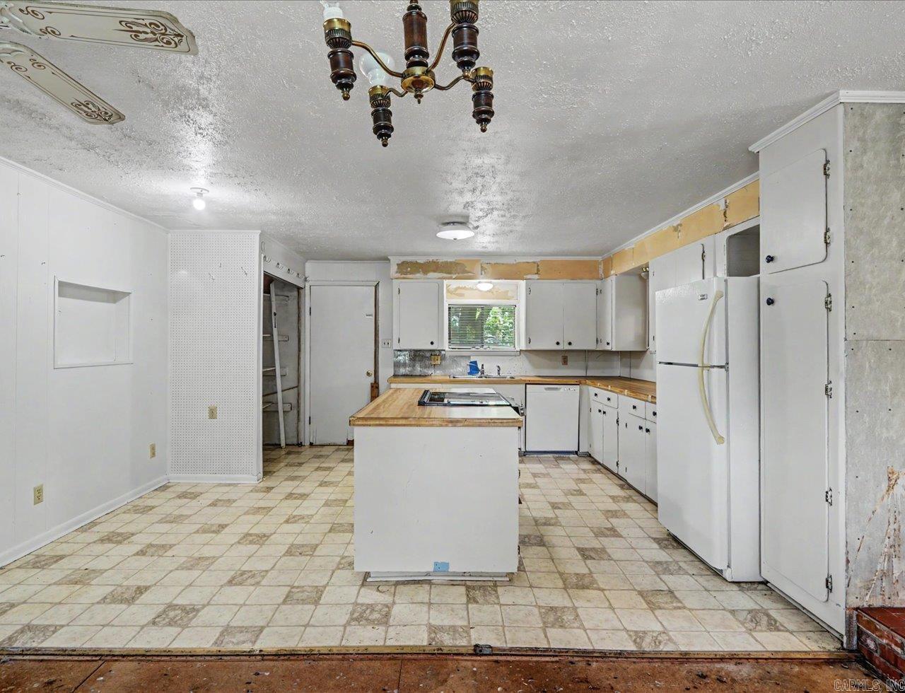 211 Cessna Circle Property Photo 4