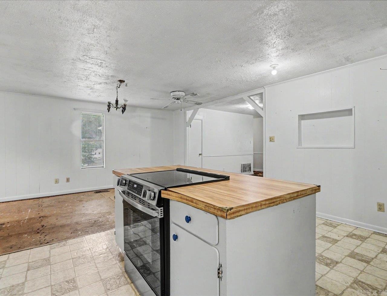 211 Cessna Circle Property Photo 6