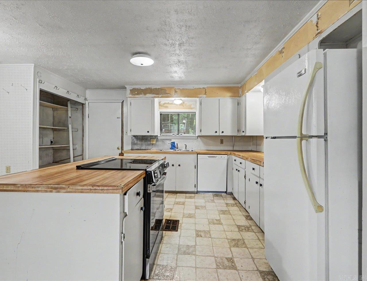 211 Cessna Circle Property Photo 8