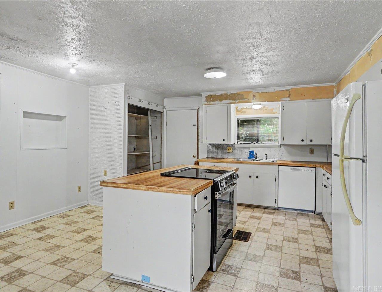 211 Cessna Circle Property Photo 37