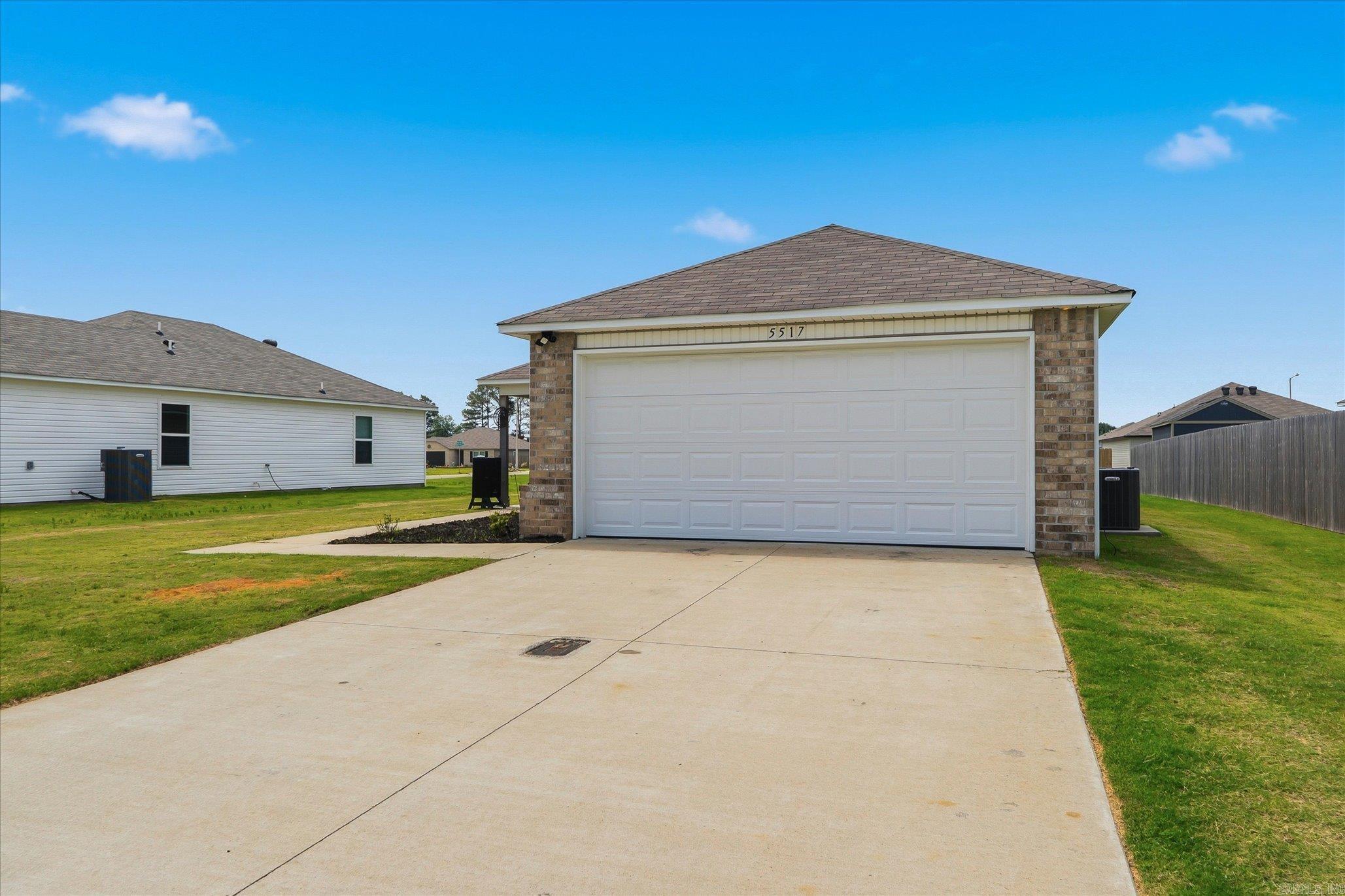 5517 Beech Grove Property Photo 3