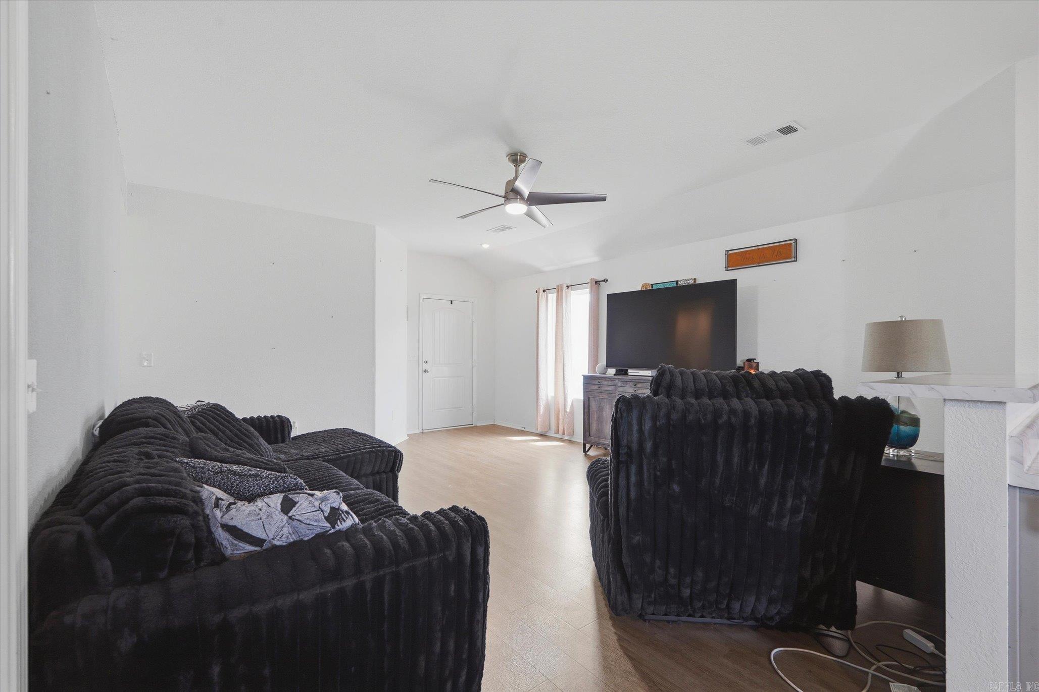 5517 Beech Grove Property Photo 6
