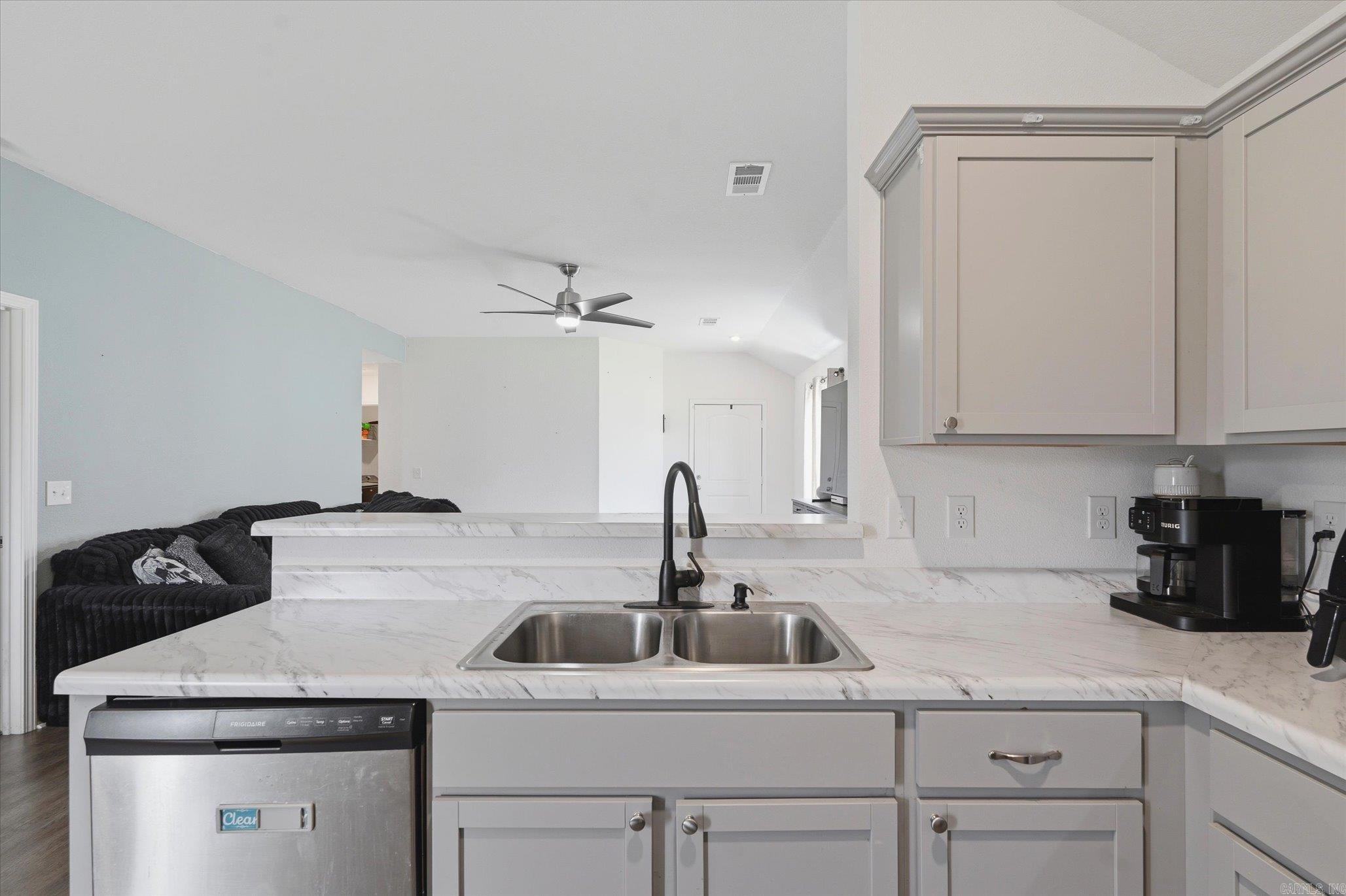 5517 Beech Grove Property Photo 12