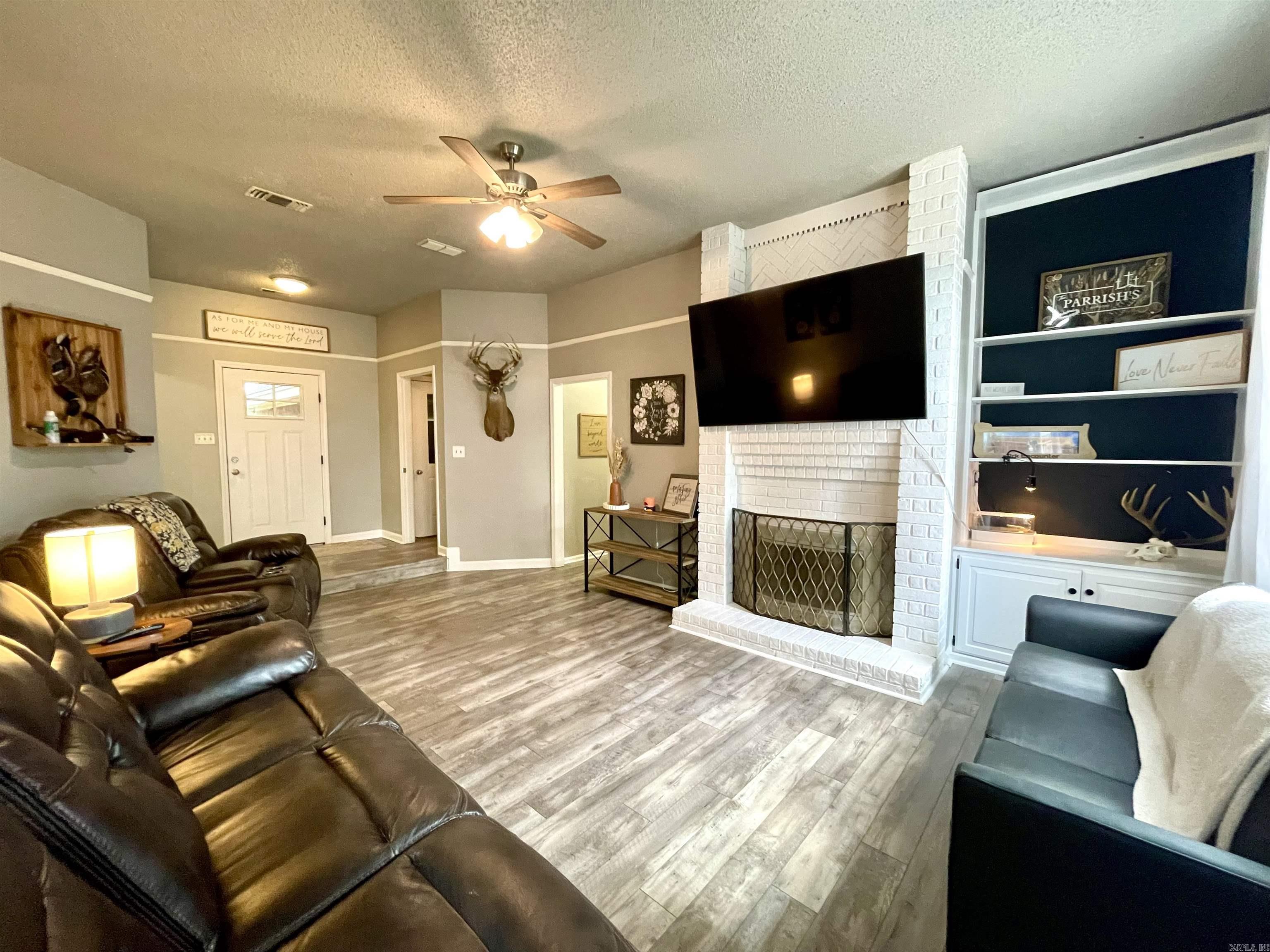 300 N Willow Avenue Property Photo 8