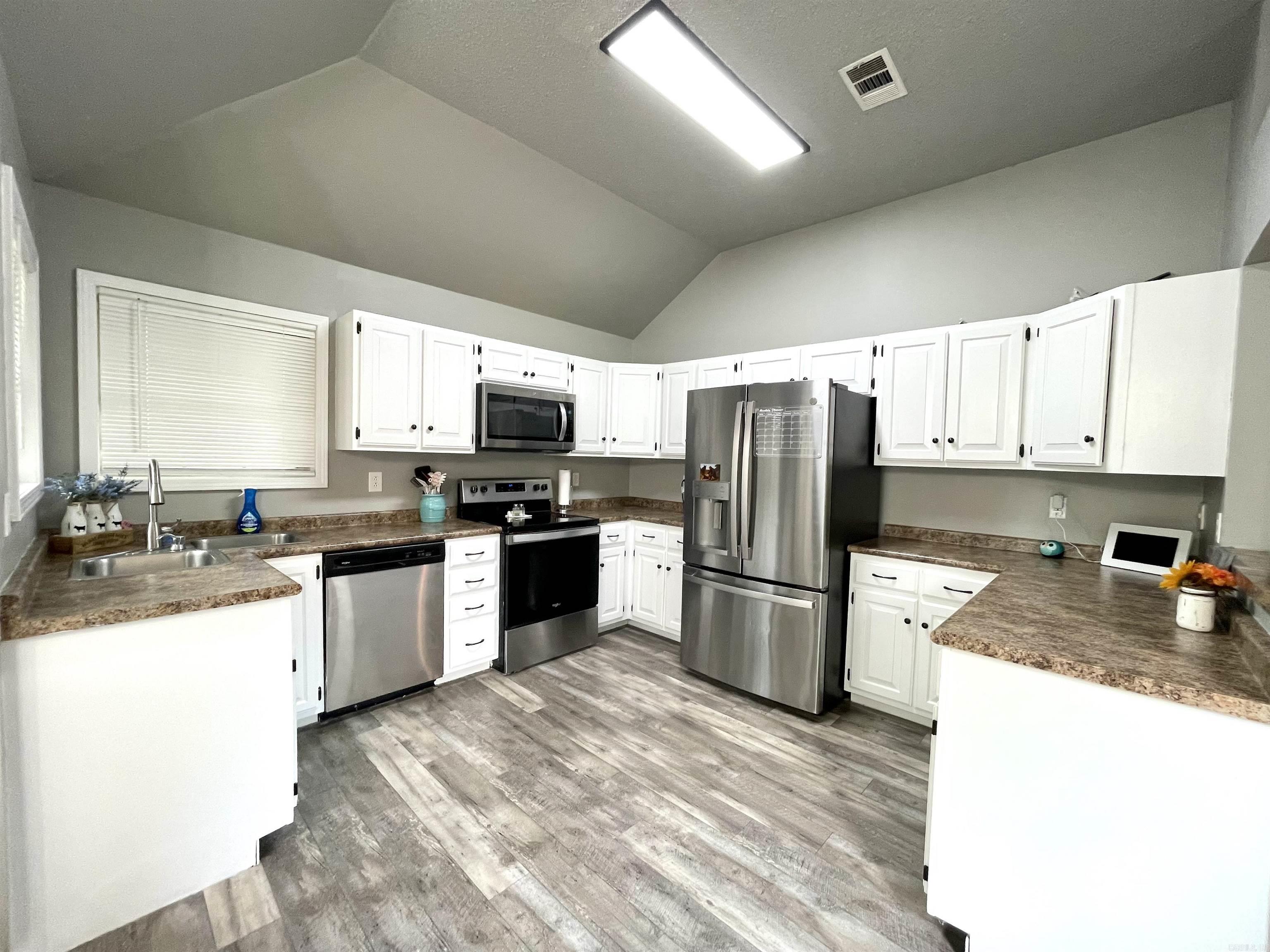 300 N Willow Avenue Property Photo 10