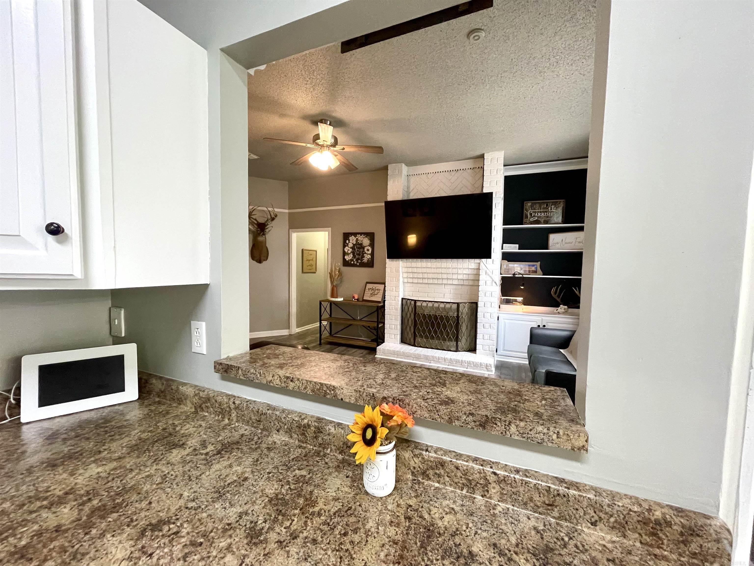 300 N Willow Avenue Property Photo 12