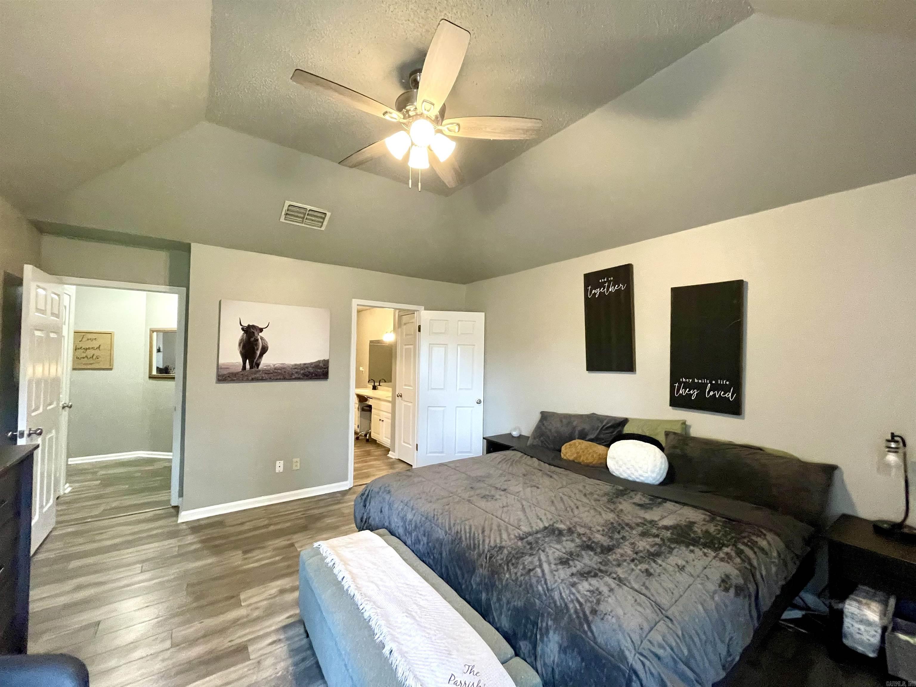 300 N Willow Avenue Property Photo 17