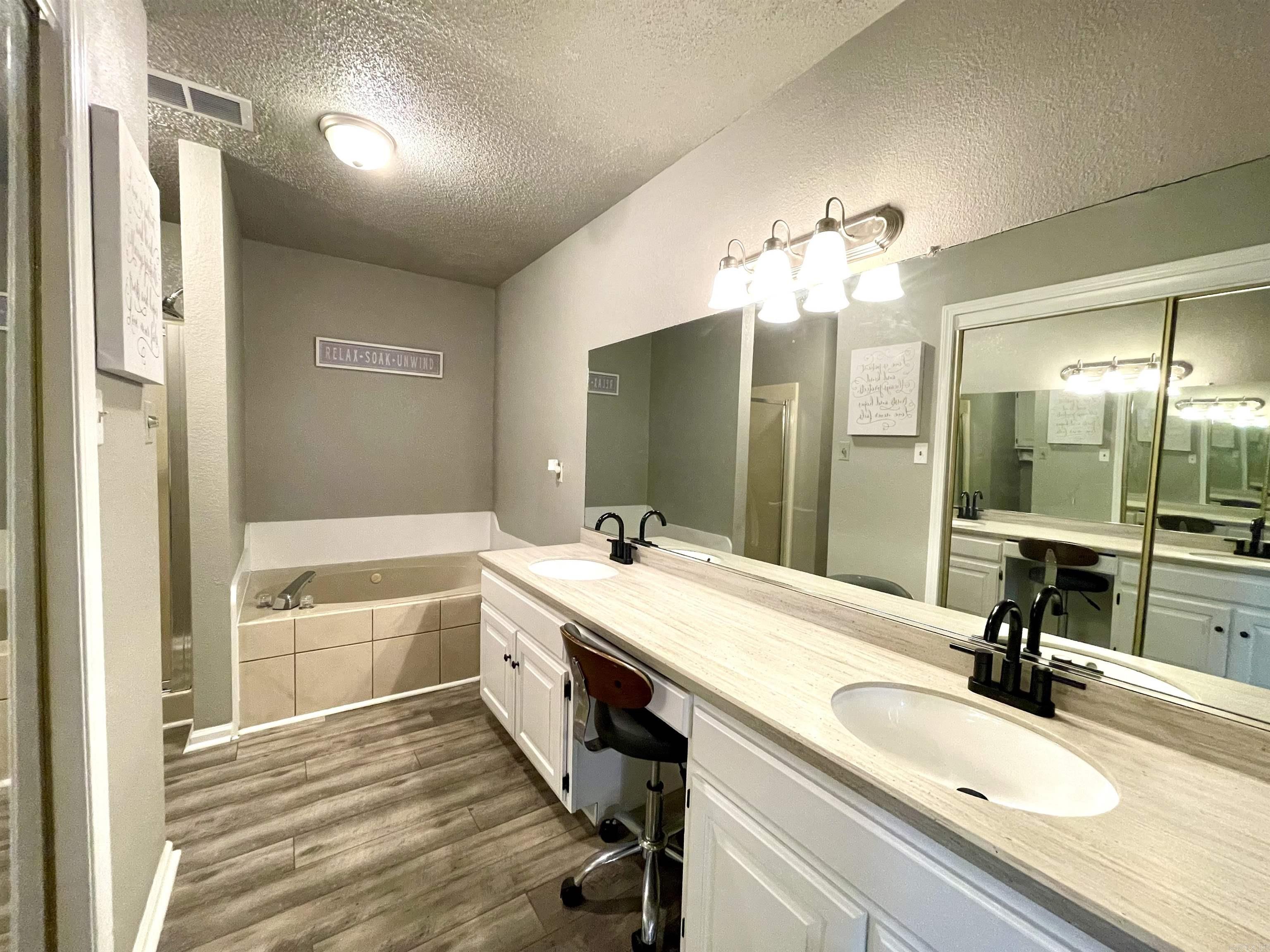 300 N Willow Avenue Property Photo 18