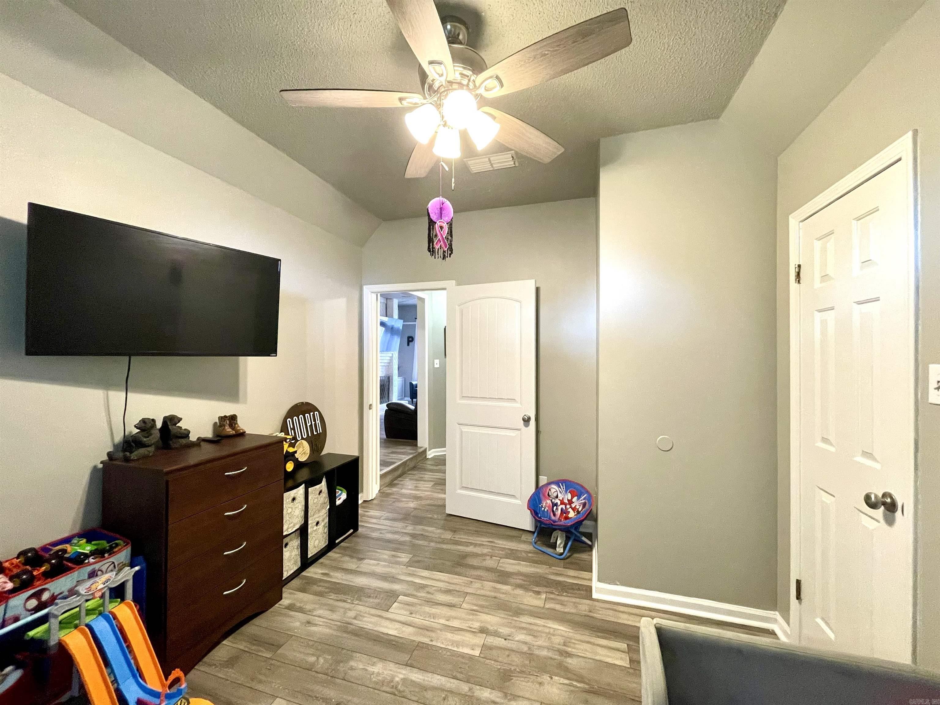 300 N Willow Avenue Property Photo 25
