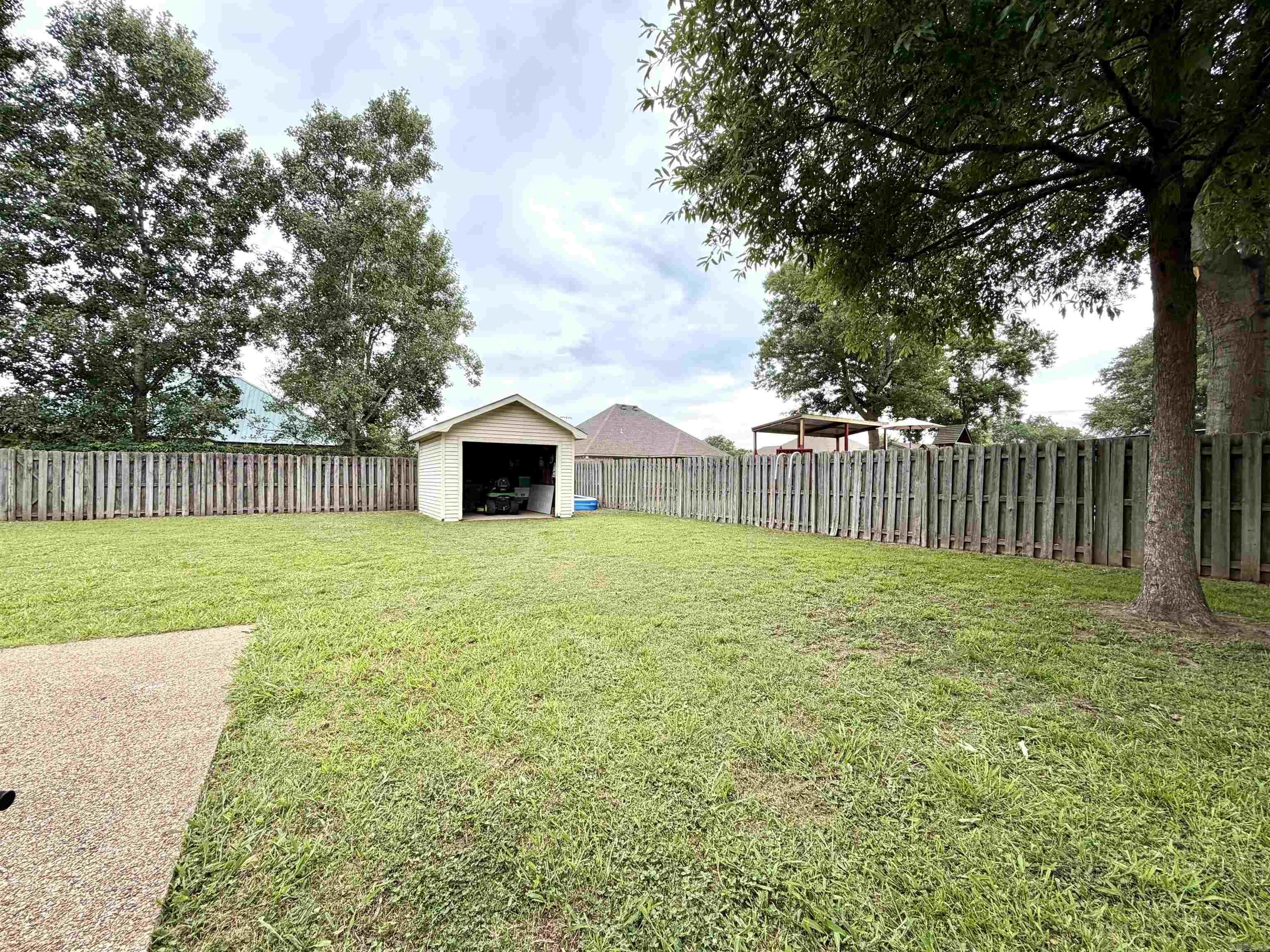 300 N Willow Avenue Property Photo 35