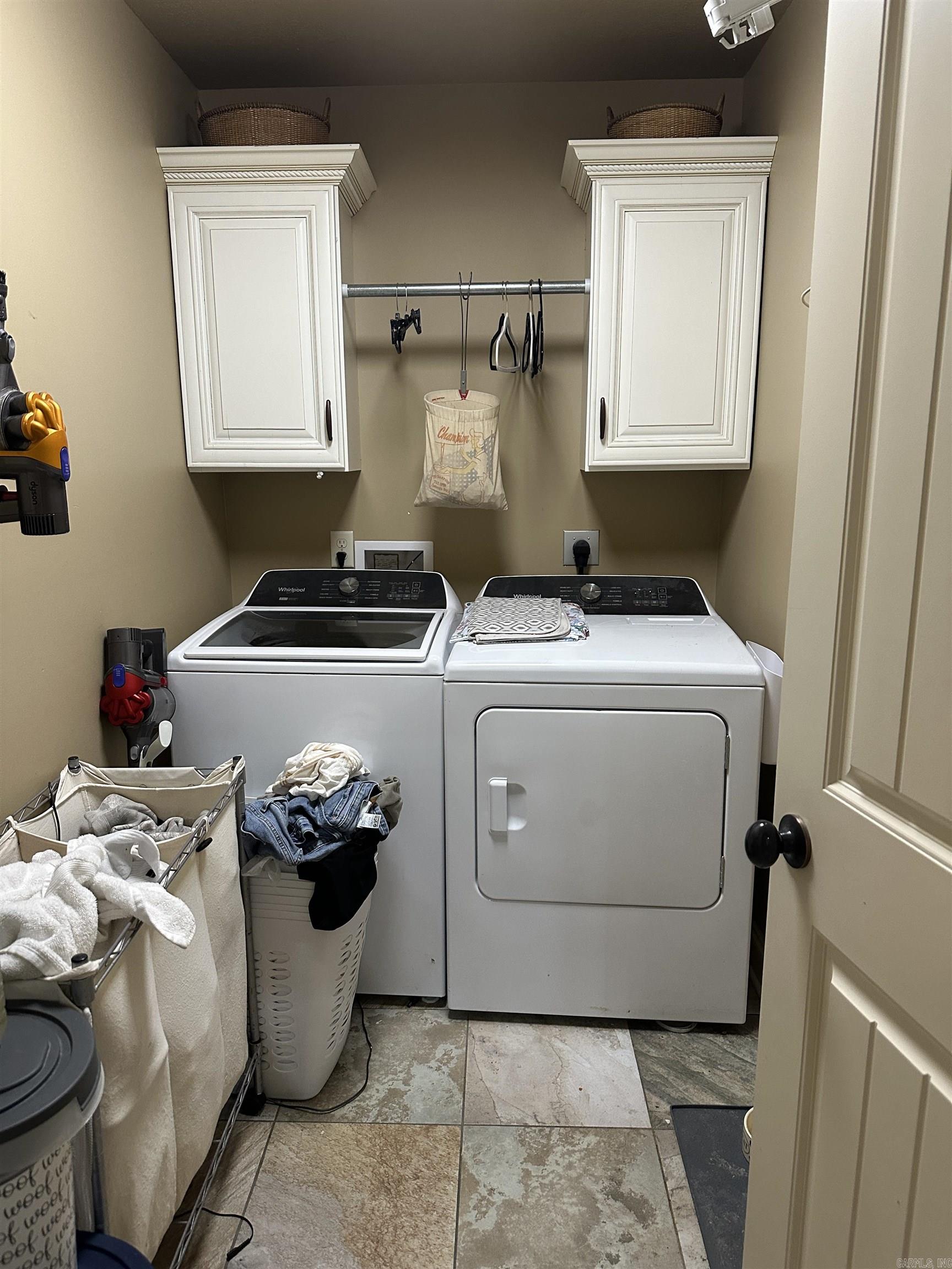 823 Gloucester Dr Property Photo 20